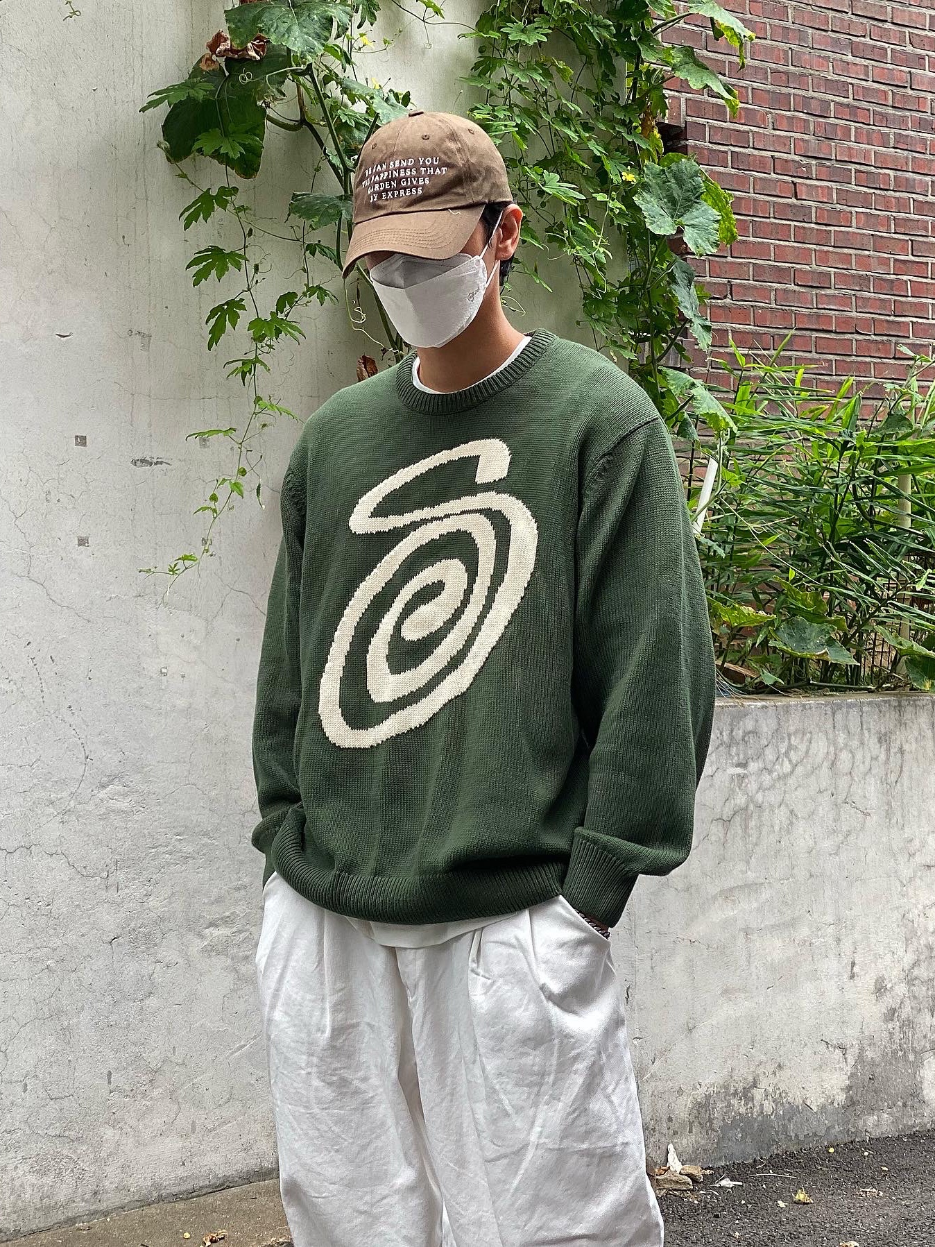 Stussy Curly S Sweater Green, Jordan 1 x Travis Scott Retro High OG SP Mocha 착용 스타일 - 2