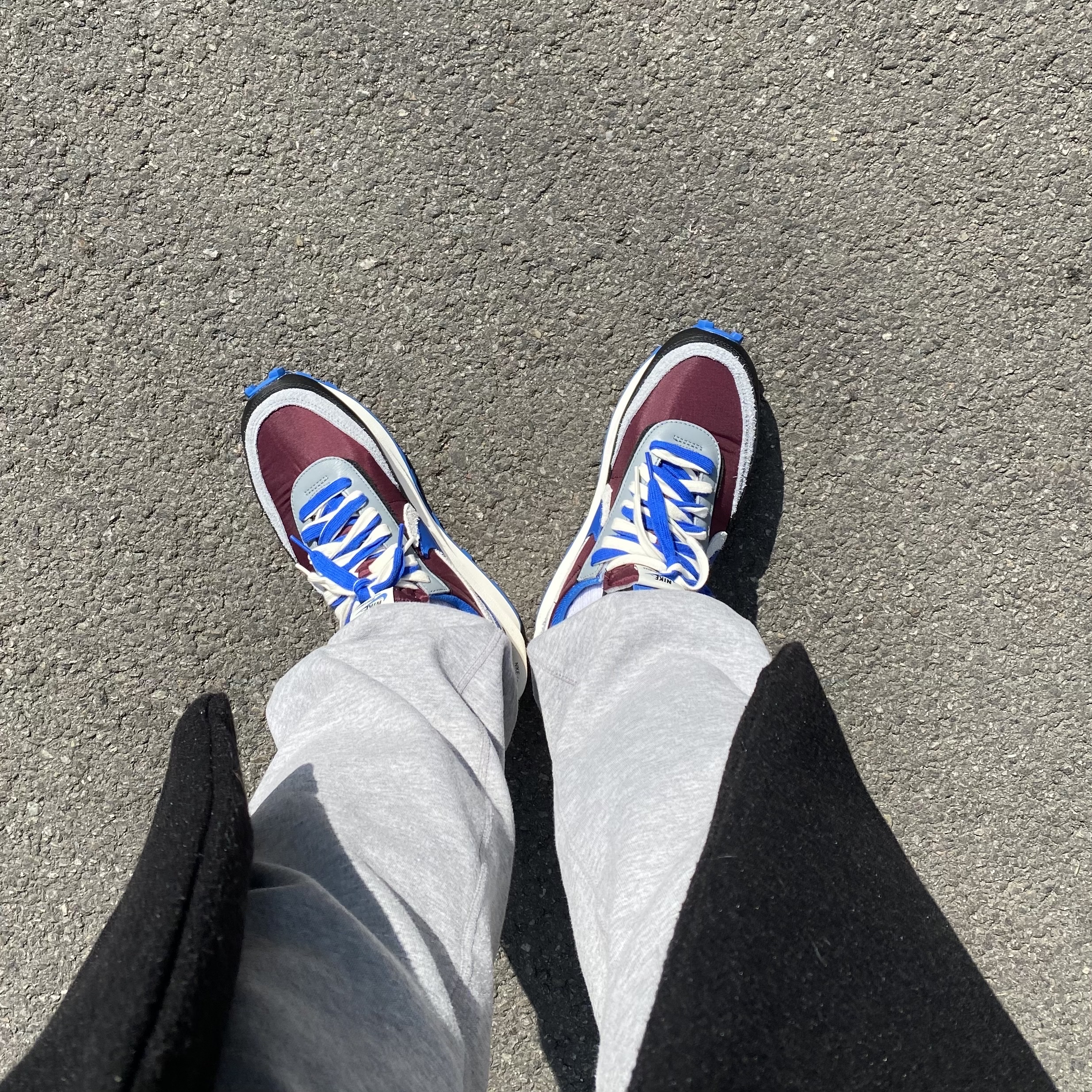 Nike x Sacai x Undercover LDWaffle Night Maroon Team Royal 착용 스타일