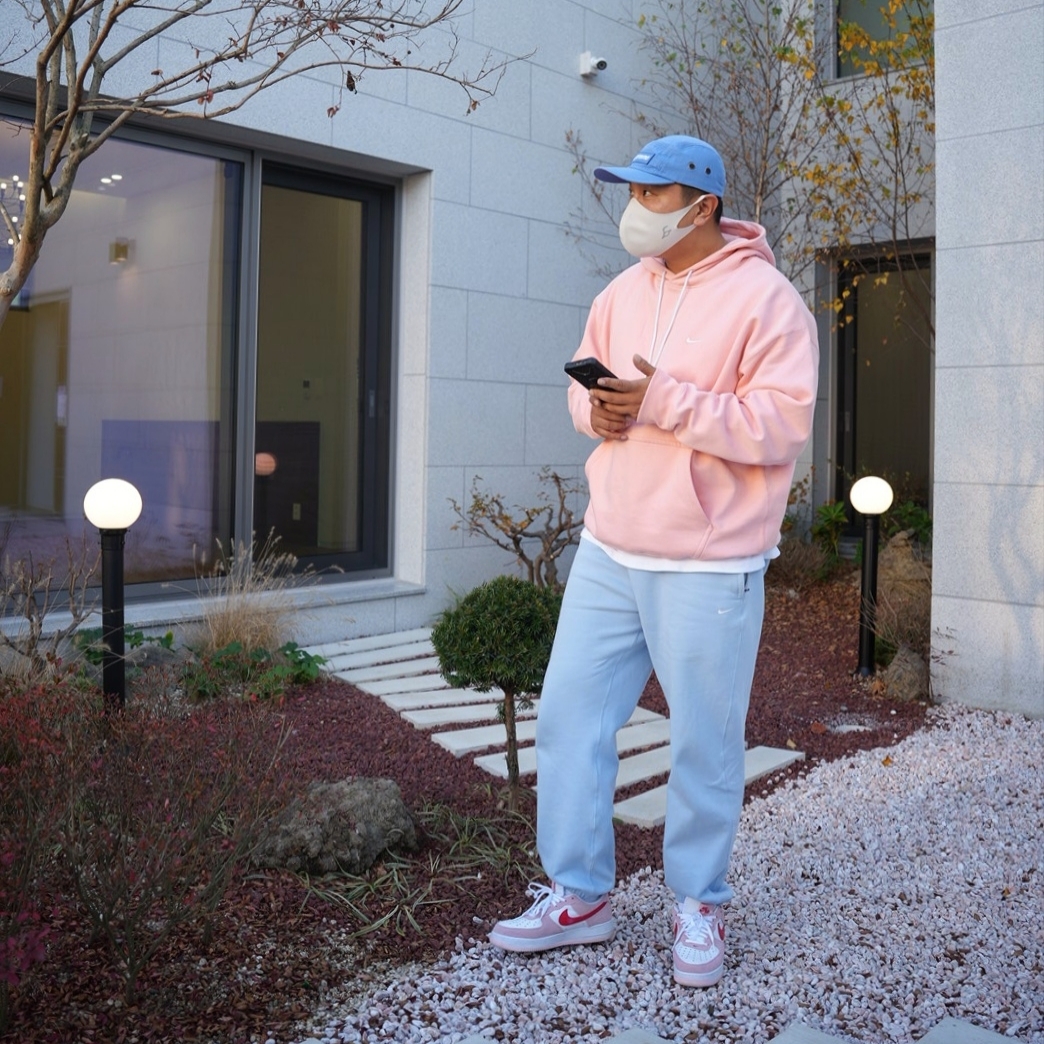 Nike NRG Solo Swoosh Fleece Hoodie Bleached Coral - US/EU, Nike NRG Solo Swoosh Fleece Pants Psychic Blue - US/EU 착용 스타일