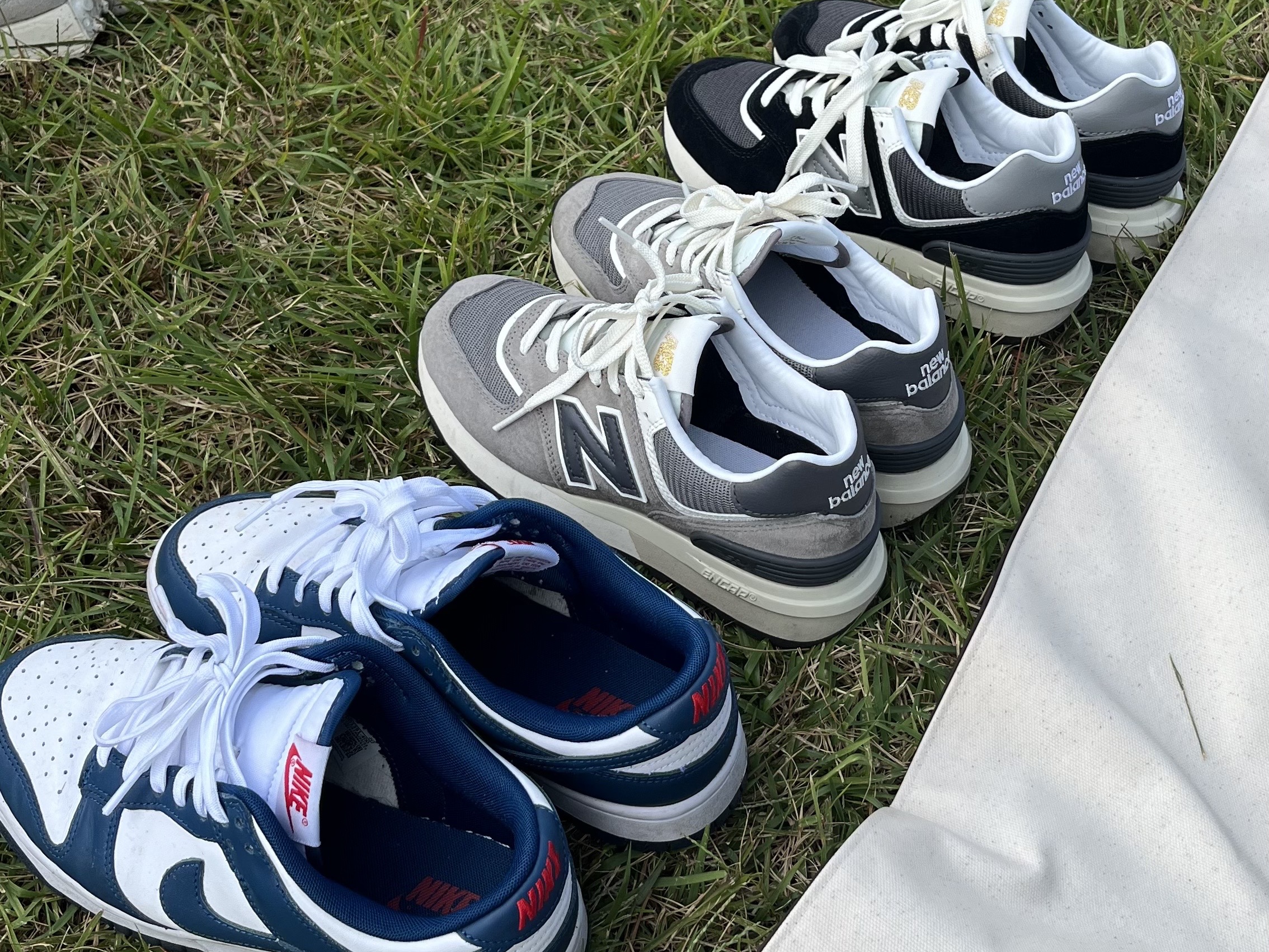 Nike Dunk Low Retro Valerian Blue, New Balance 574 Legacy Grey 착용 스타일