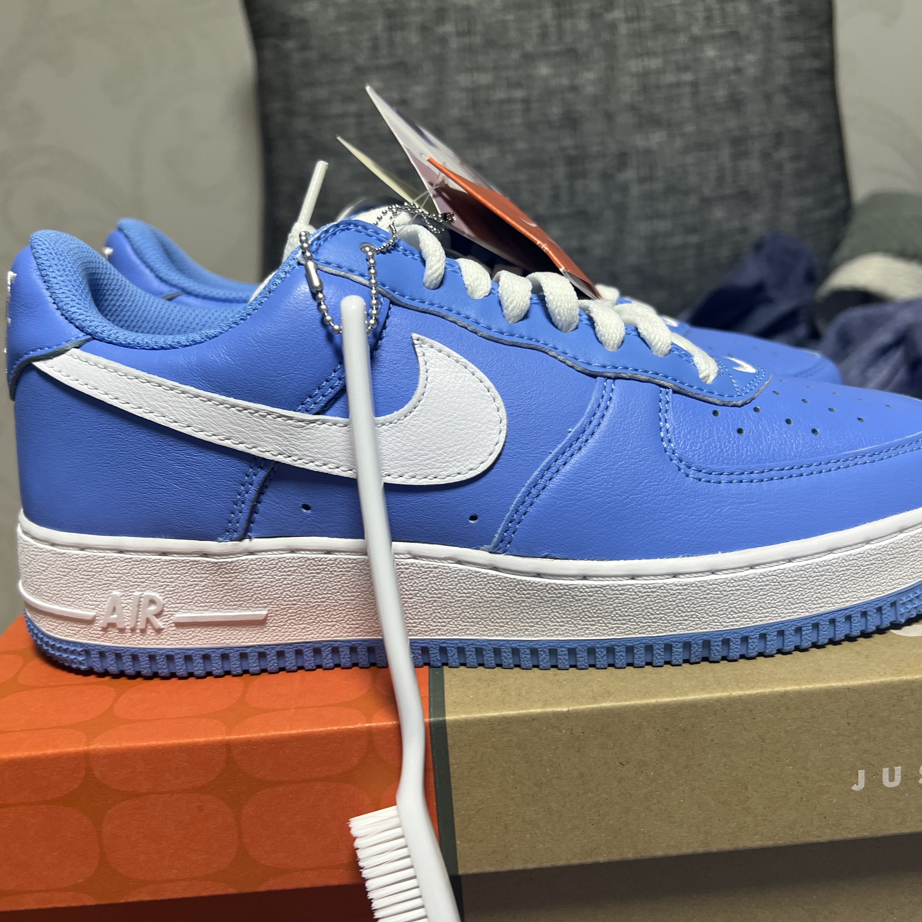 Nike Air Force 1 Low Retro Color of the Month University Blue 착용 스타일 - 2