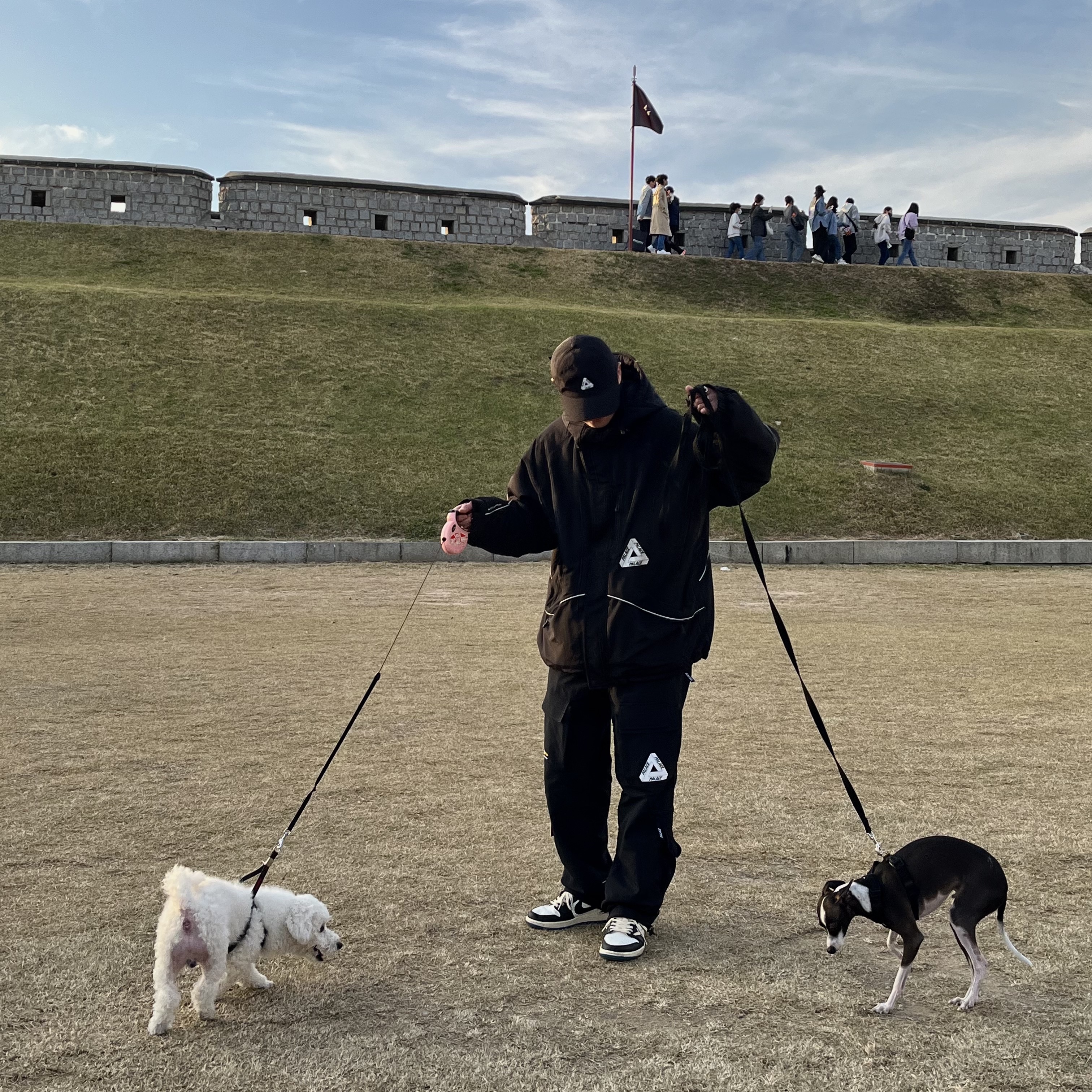 Palace M-Tech Hooded Jacket Black - 22FW, Palace Cordura RS Shell Cargos Black - 22FW 착용 스타일