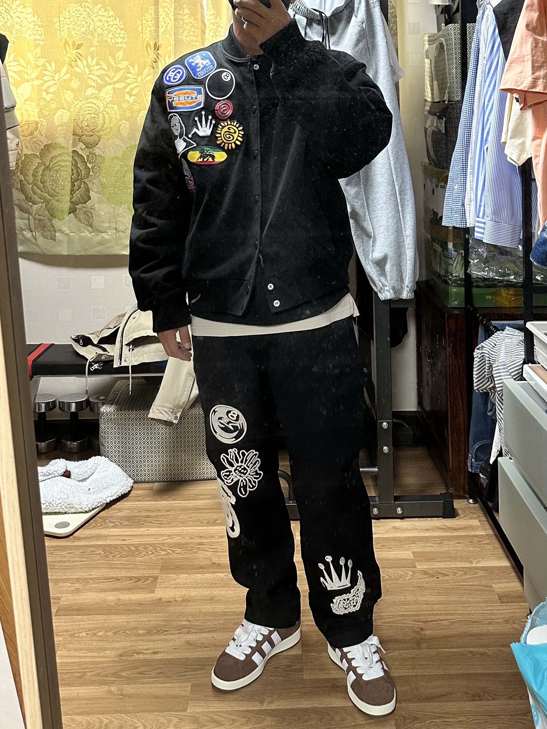 Stussy Souvenir Stadium Bomber Black, Stussy Noma Icon Beach Pants Washed Black 착용 스타일