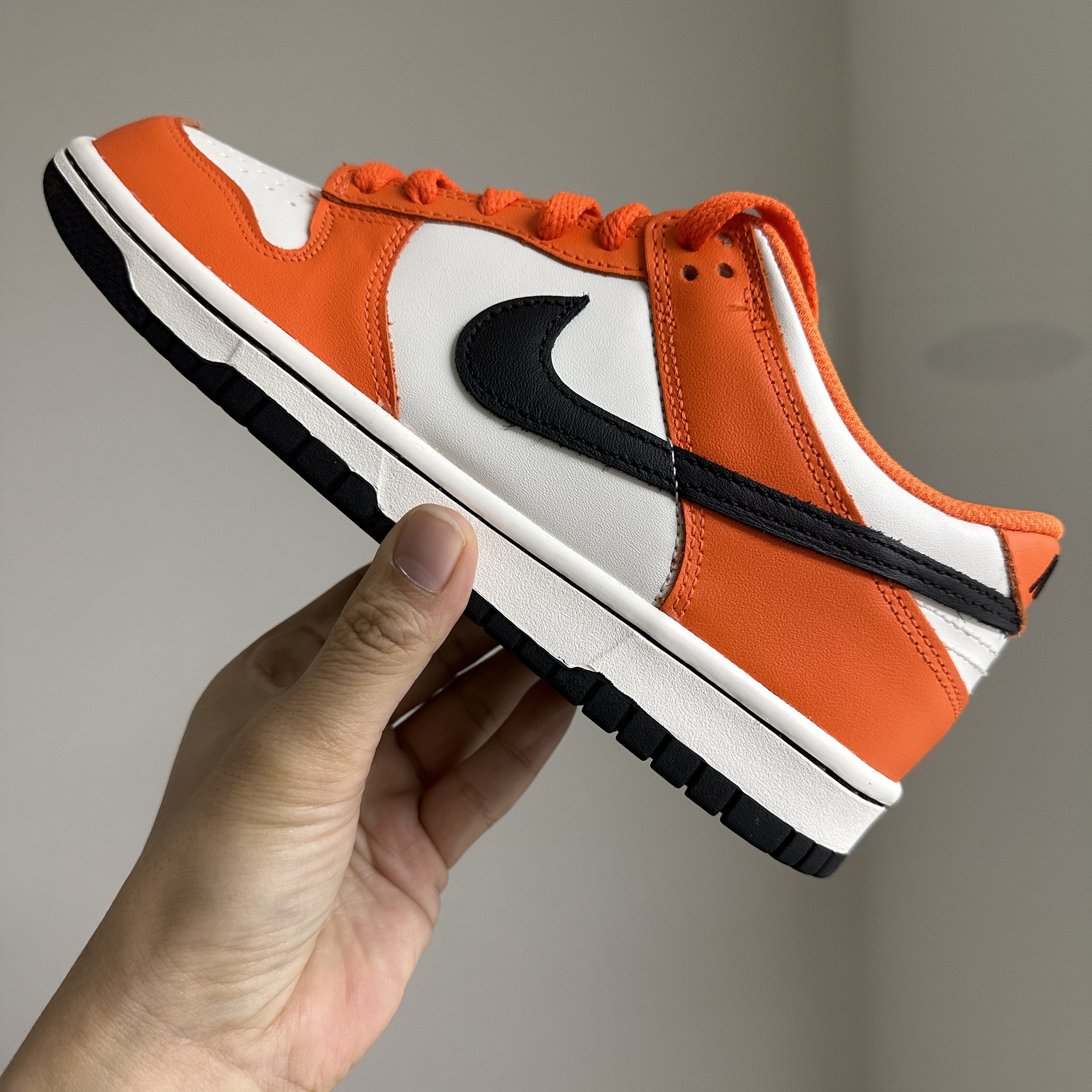 (GS) Nike Dunk Low Safety Orange 착용 스타일