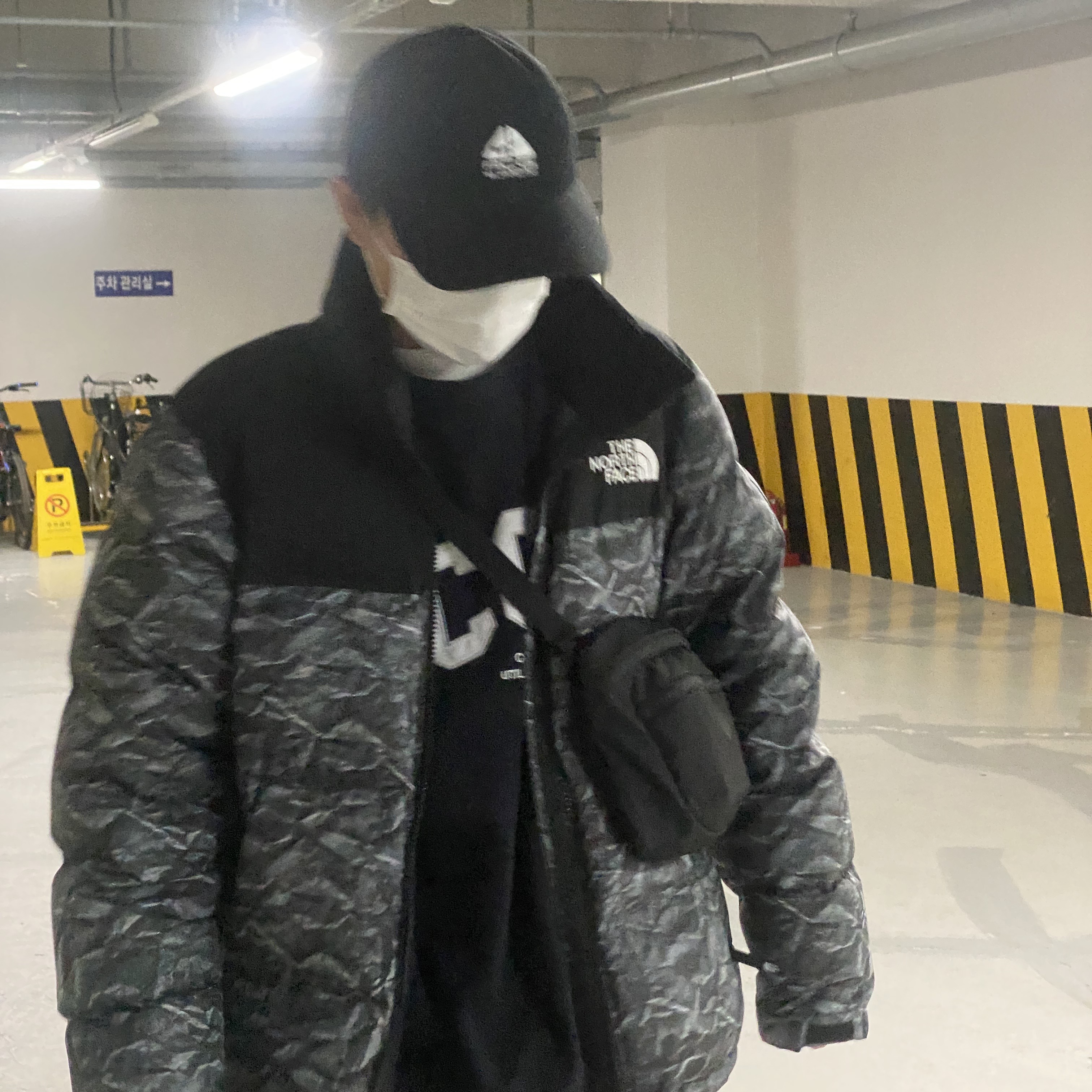 Supreme x Nike ACG Denim 6-Panel Black - 22FW, The North Face White Label Novelty Nuptse Down Jacket Gray 착용 스타일
