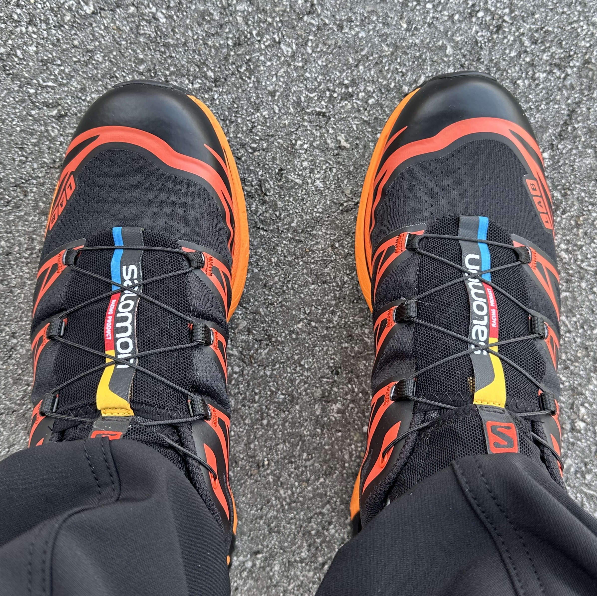 Salomon XT-6 Black Magnet Vibrant Orange 착용 스타일