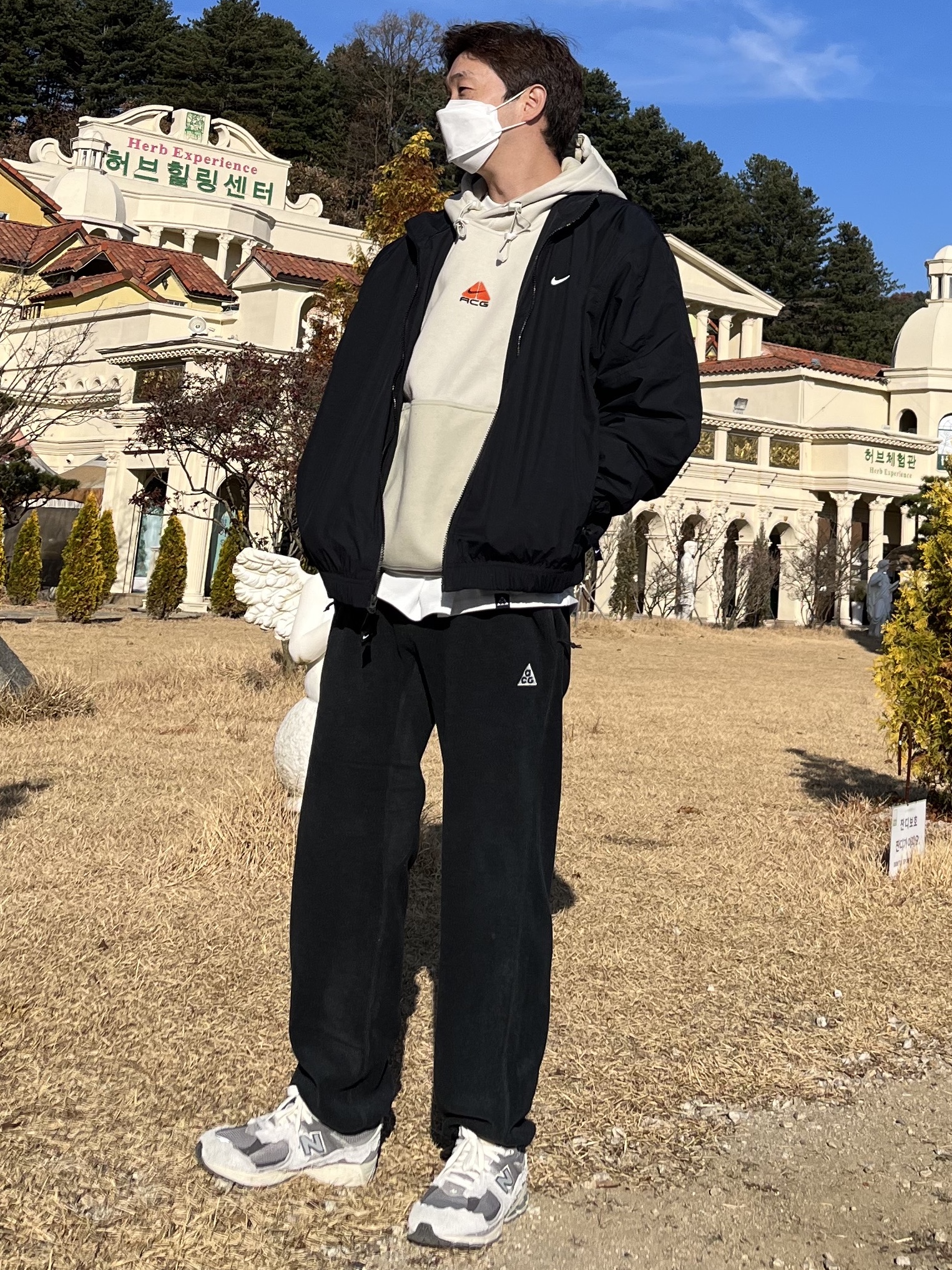 Nike NRG Solo Swoosh Woven Track Jacket Black - Asia, Nike ACG Therma-Fit Pullover Fleece Hoodie Light Bone - Asia 착용 스타일 - 1