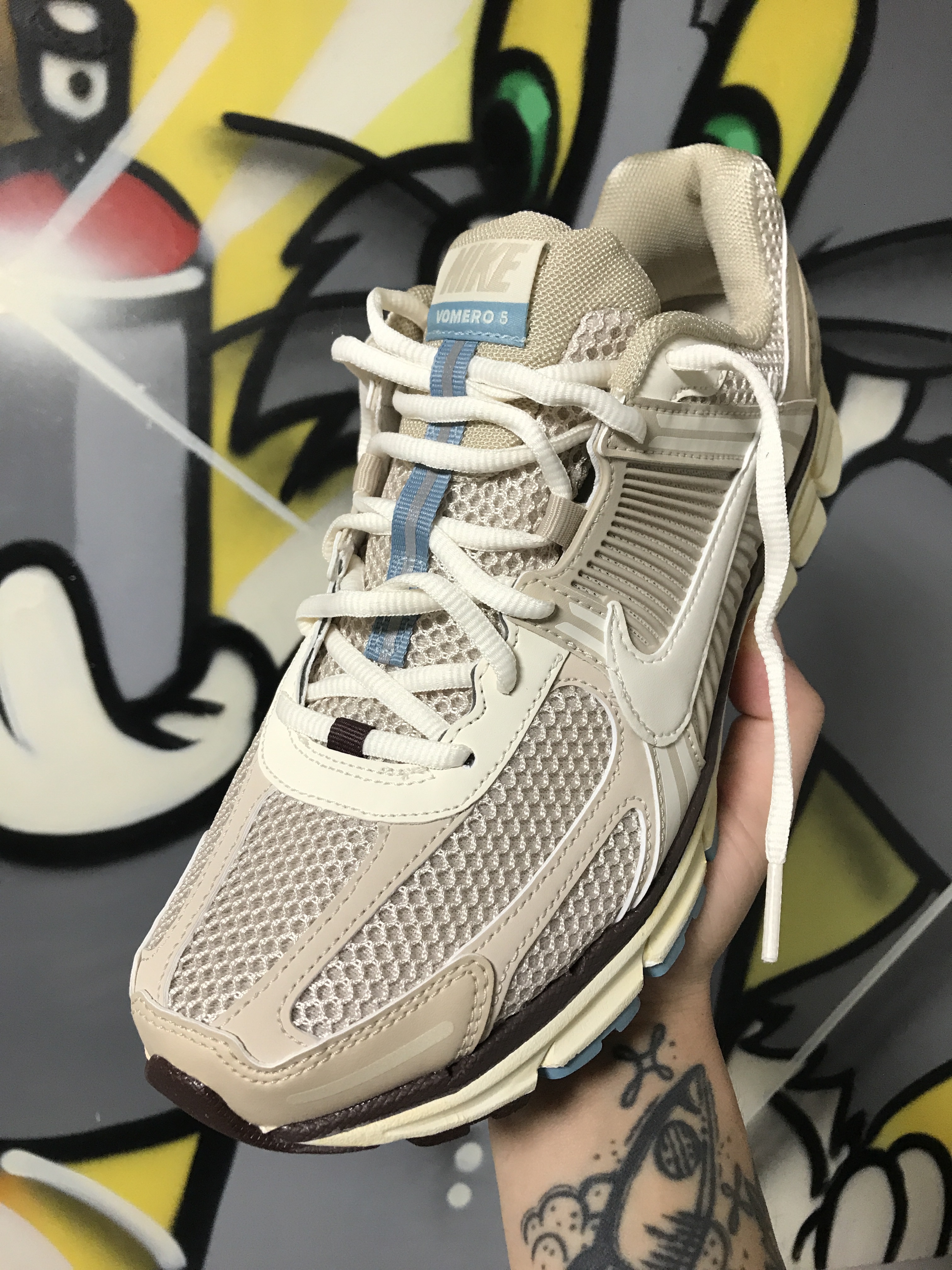 (W) Nike Zoom Vomero 5 Oatmeal 착용 스타일 - 2