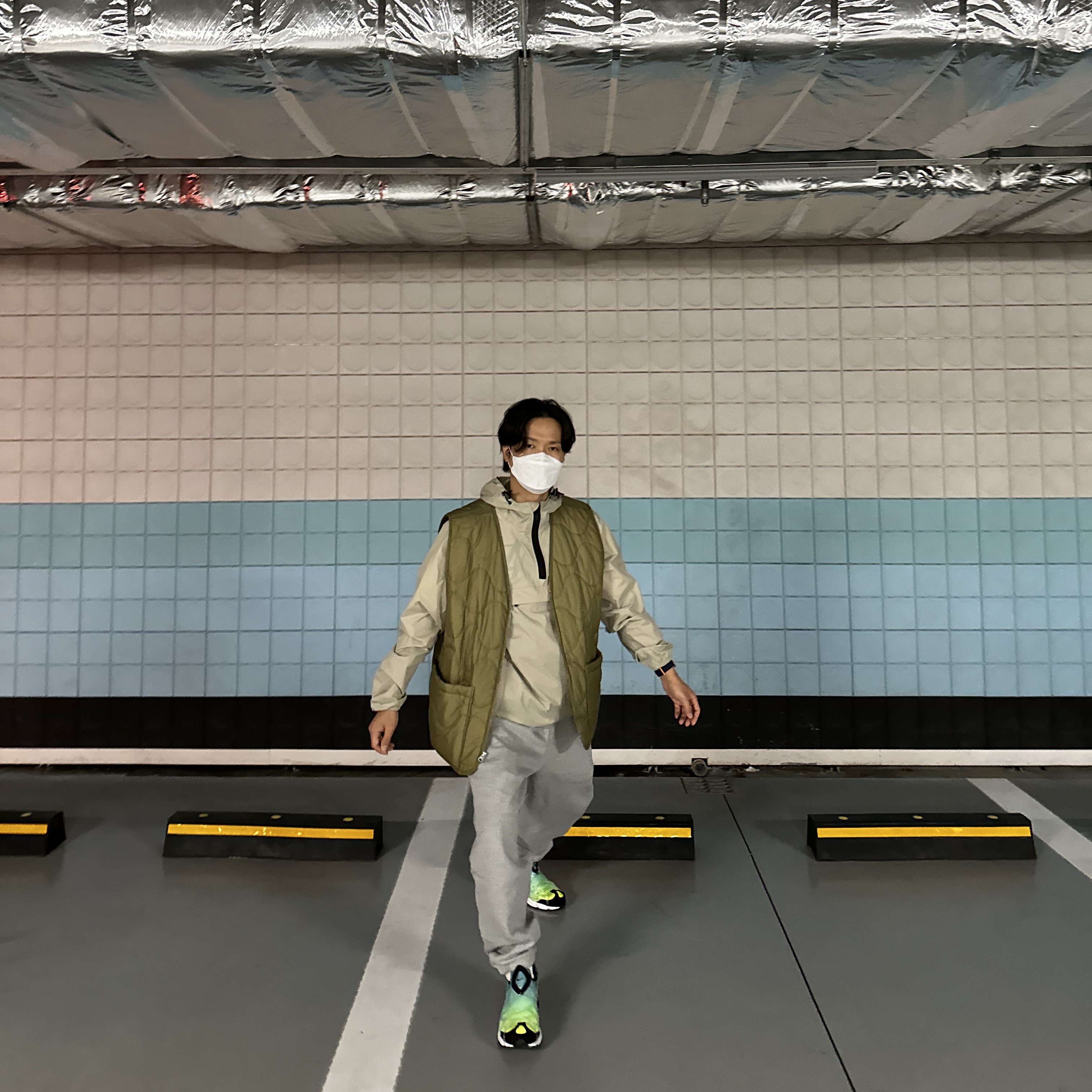 Nike Air Kukini SE Lemon Venom and Aurora, Nike NRG Solo Swoosh Fleece Pants Dark Grey Heather - Asia 착용 스타일 - 2