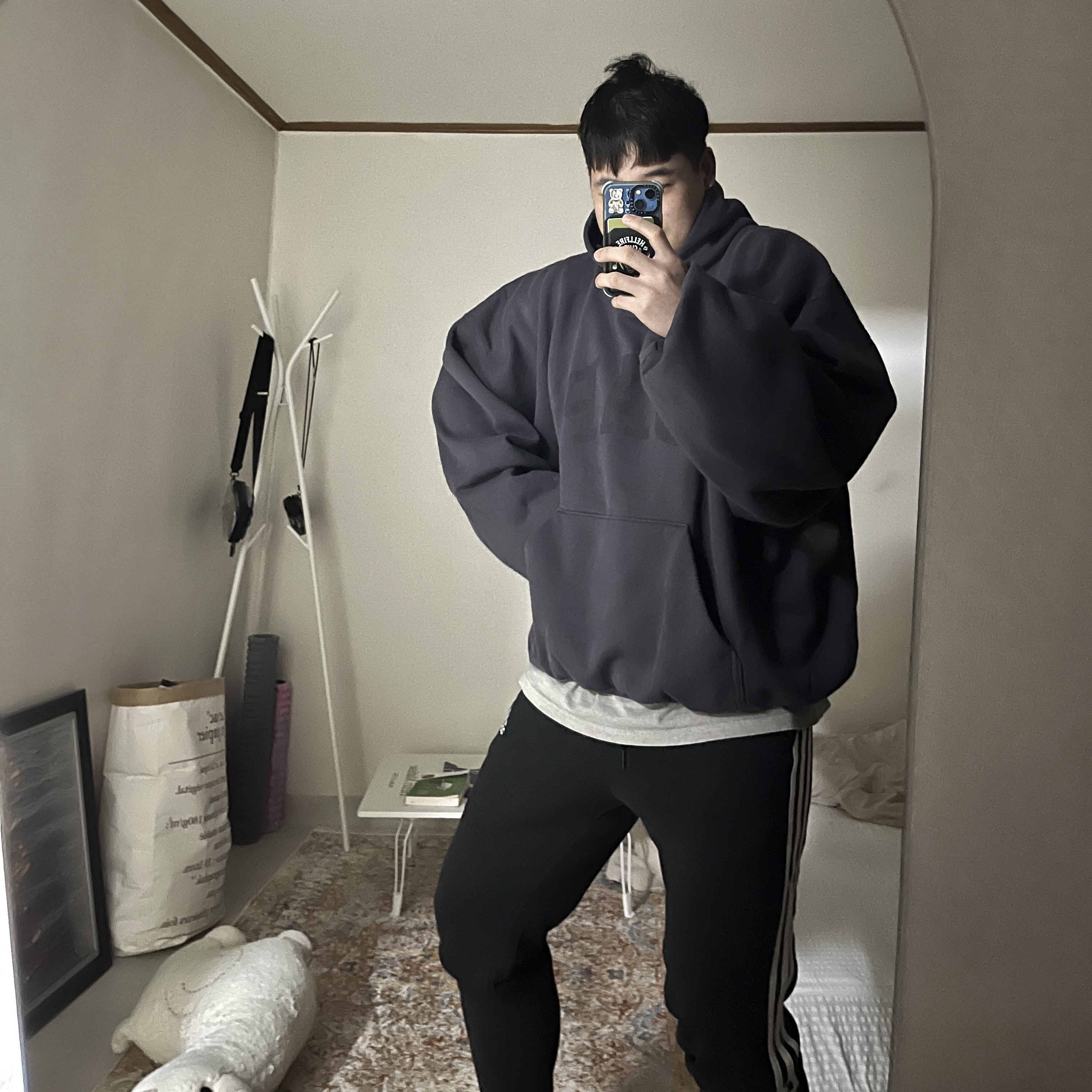Adidas Yeezy Boost 350 V2 MX Rock, Yeezy Gap Engineered By Balenciaga Dove Hoodie Dark Grey 착용 스타일