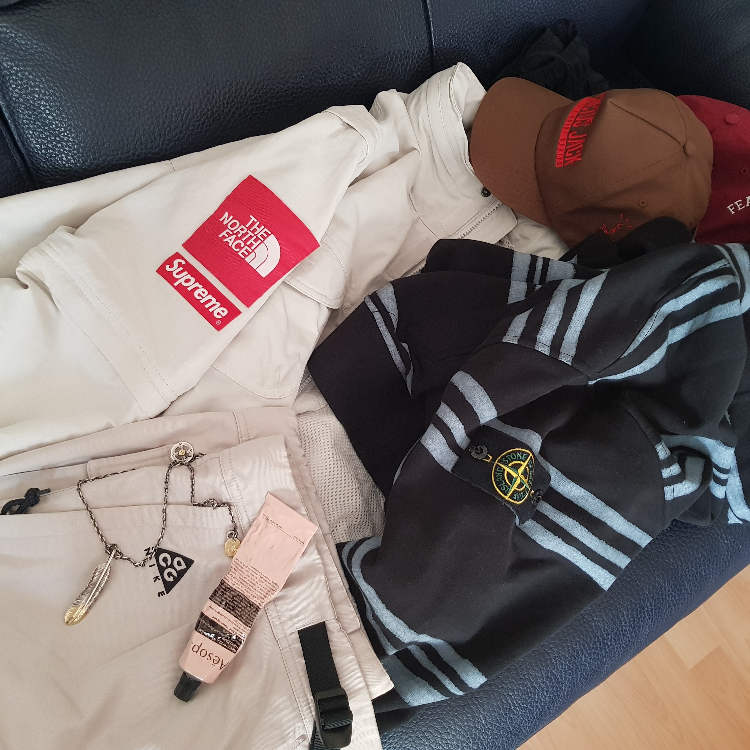 Supreme x The North Face Trekking Convertible Jacket Stone - 22SS, Supreme x Stone Island Warp Stripe Hooded Sweatshirt Black - 20FW 착용 스타일