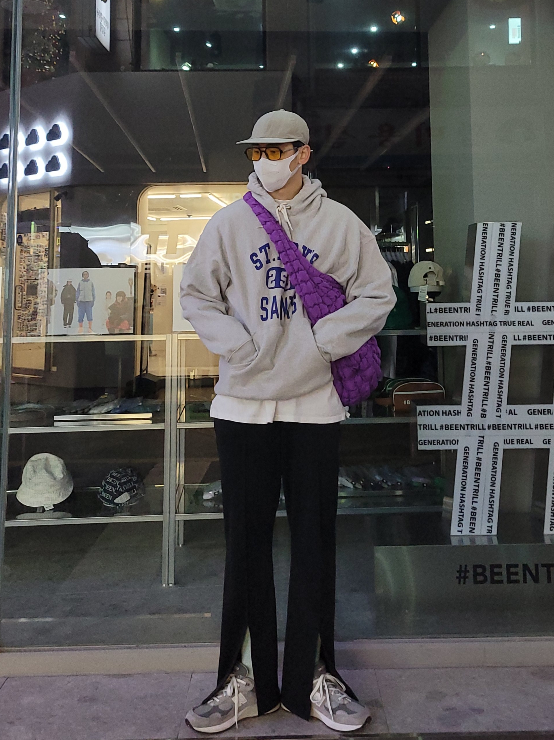 COS Quilted Oversized Shoulder Bag Purple, New Balance 992 Made in USA Grey - D Standard 착용 스타일