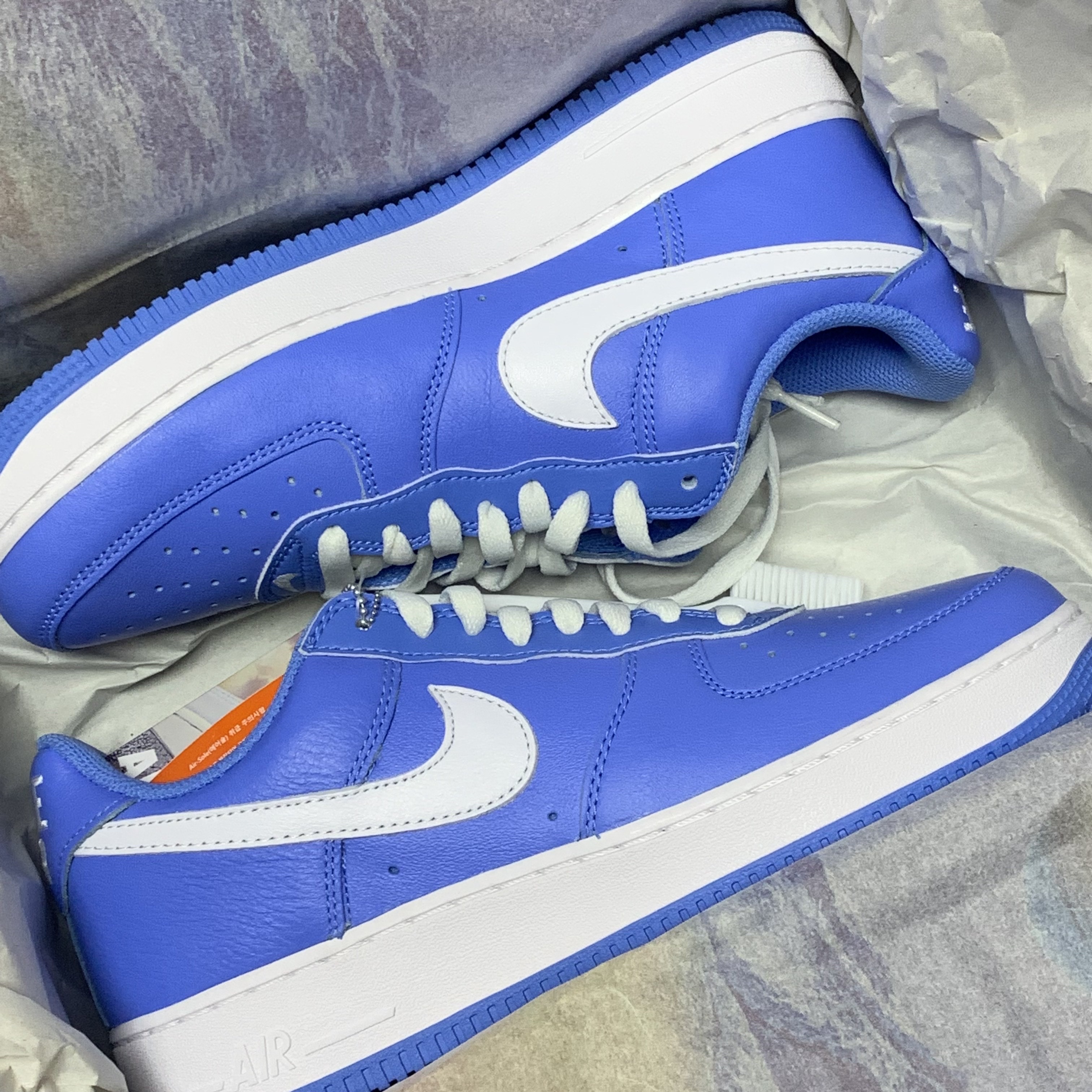 Nike Air Force 1 Low Retro Color of the Month University Blue 착용 스타일