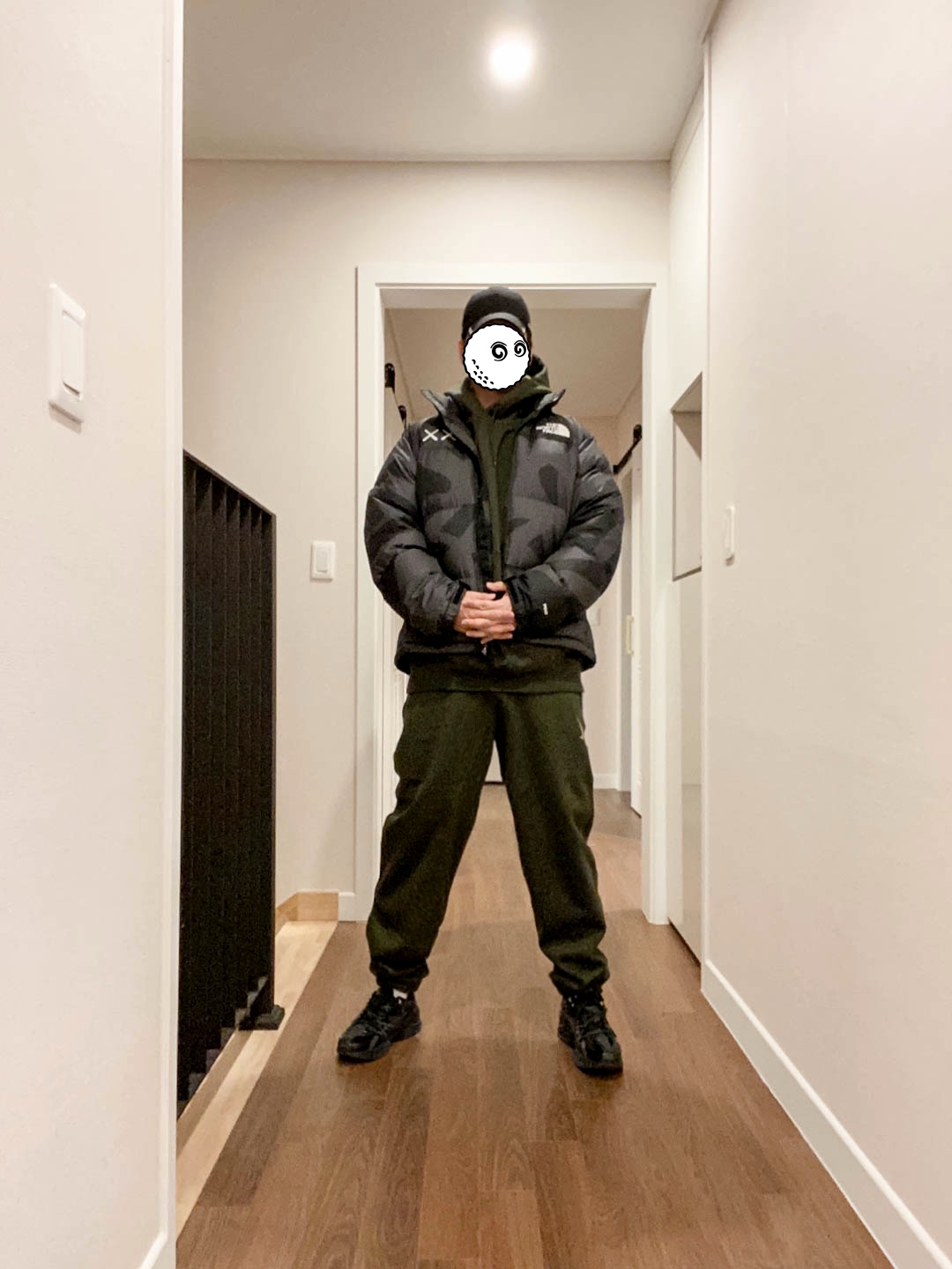 The North Face x Kaws Retro 1996 Nuptse Jacket Black Print - 22FW, Nike x Drake Nocta Golf Cap Black 착용 스타일