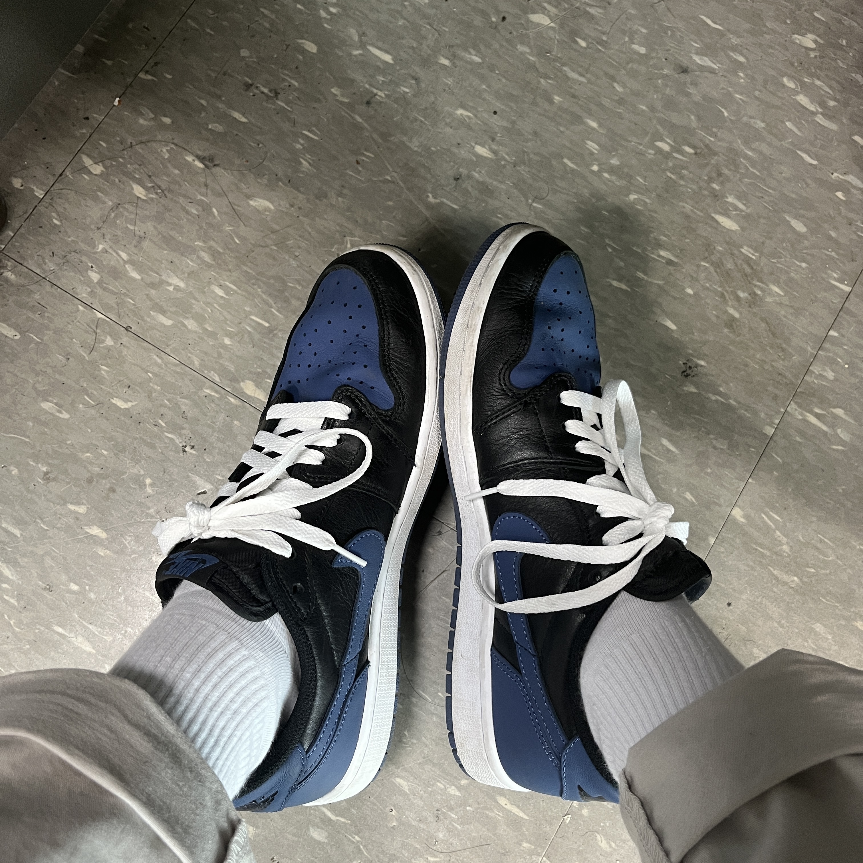 Jordan 1 Retro Low OG Mystic Navy 착용 스타일 - 2
