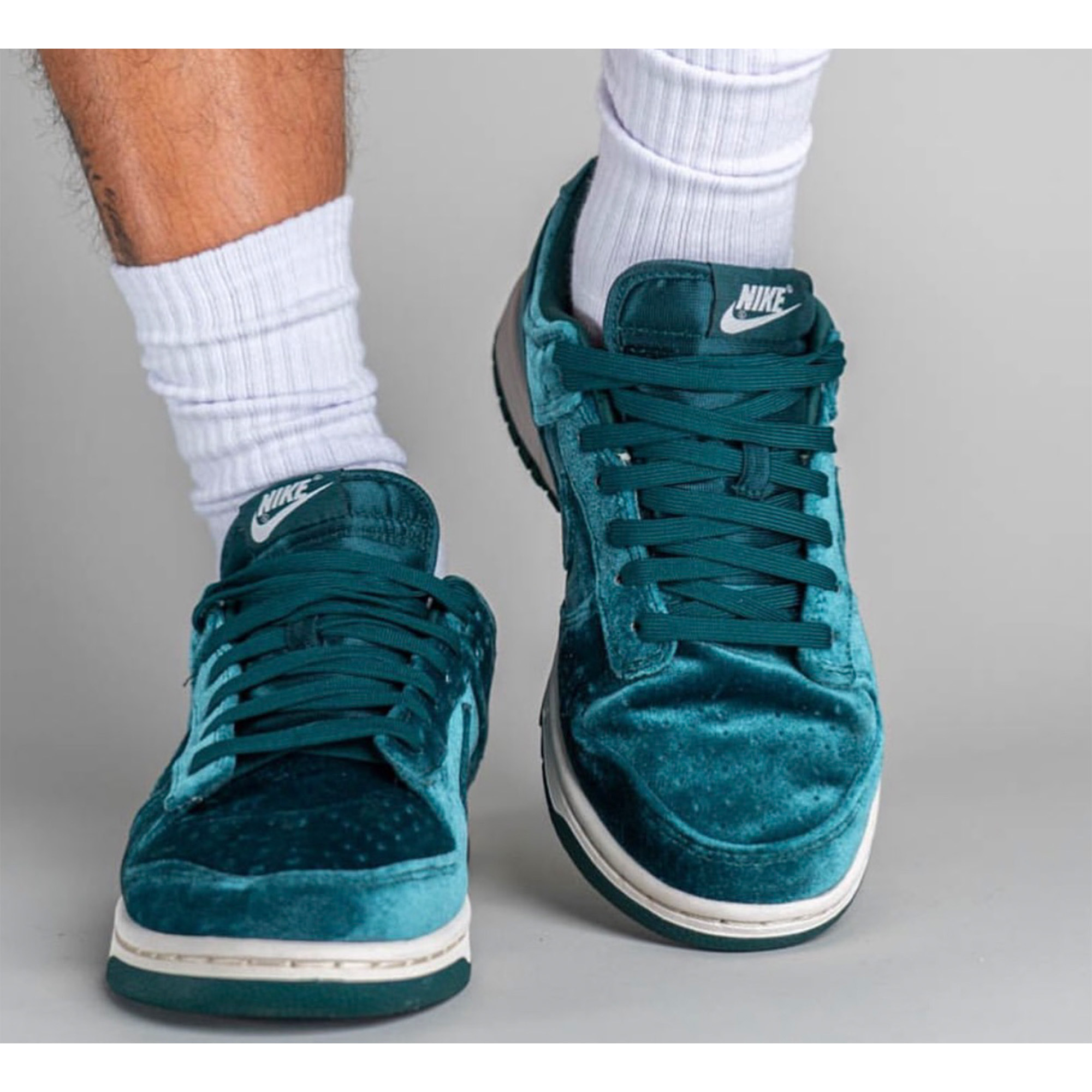(W) Nike Dunk Low Atomic Teal 착용 스타일 - 4