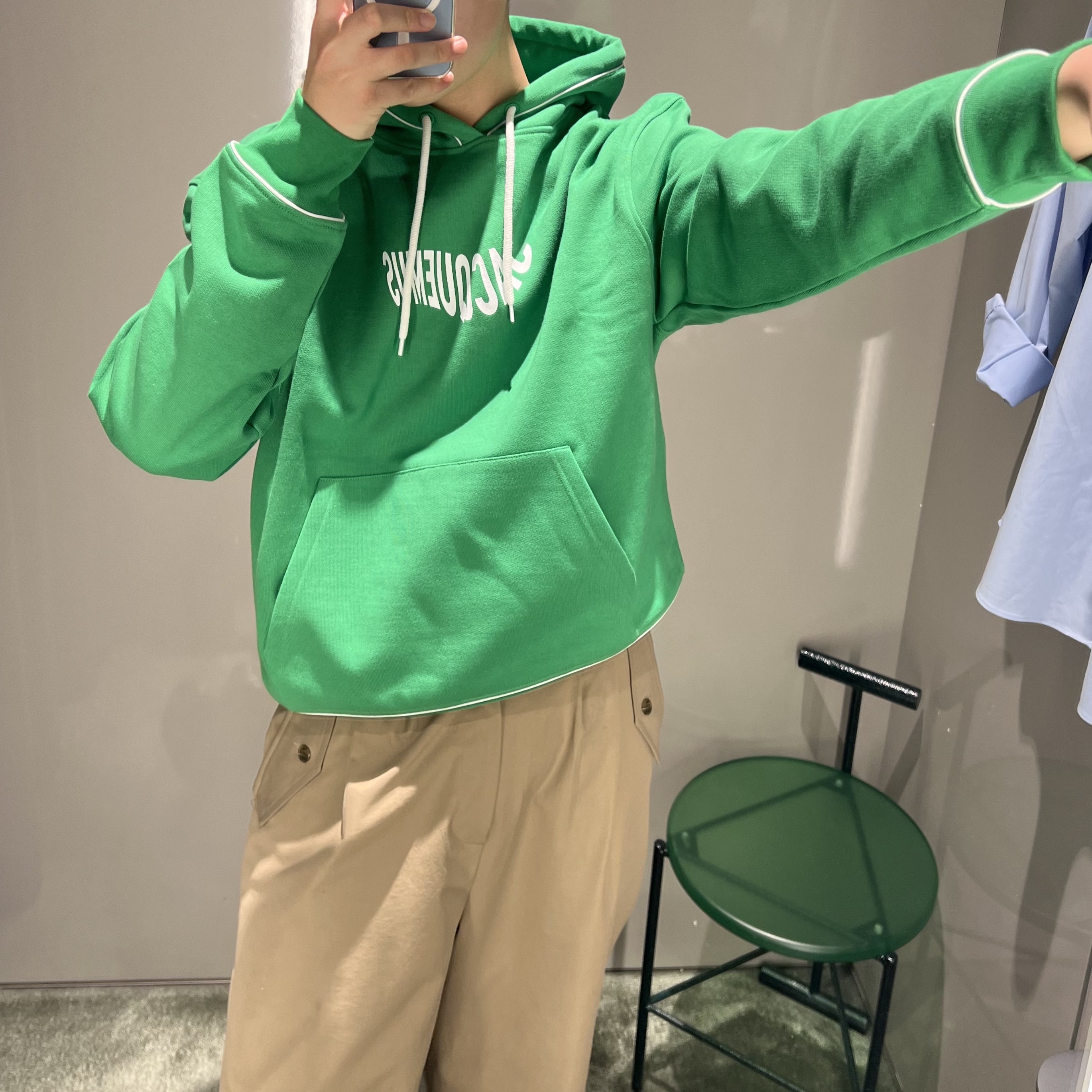 Jacquemus Le Sweatshirt Vague Wave Logo Hoodie Wave Green 착용 스타일