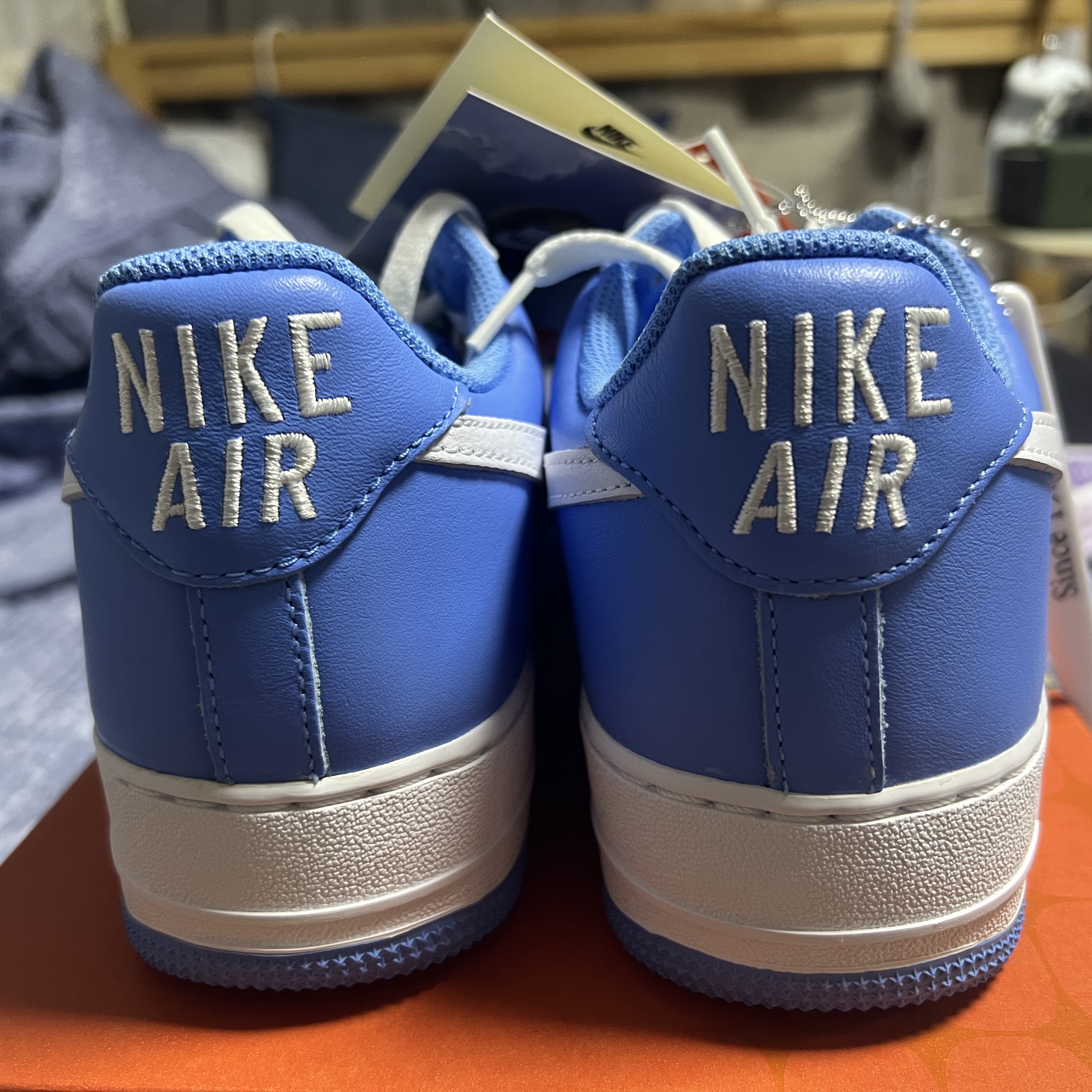 Nike Air Force 1 Low Retro Color of the Month University Blue 착용 스타일 - 3