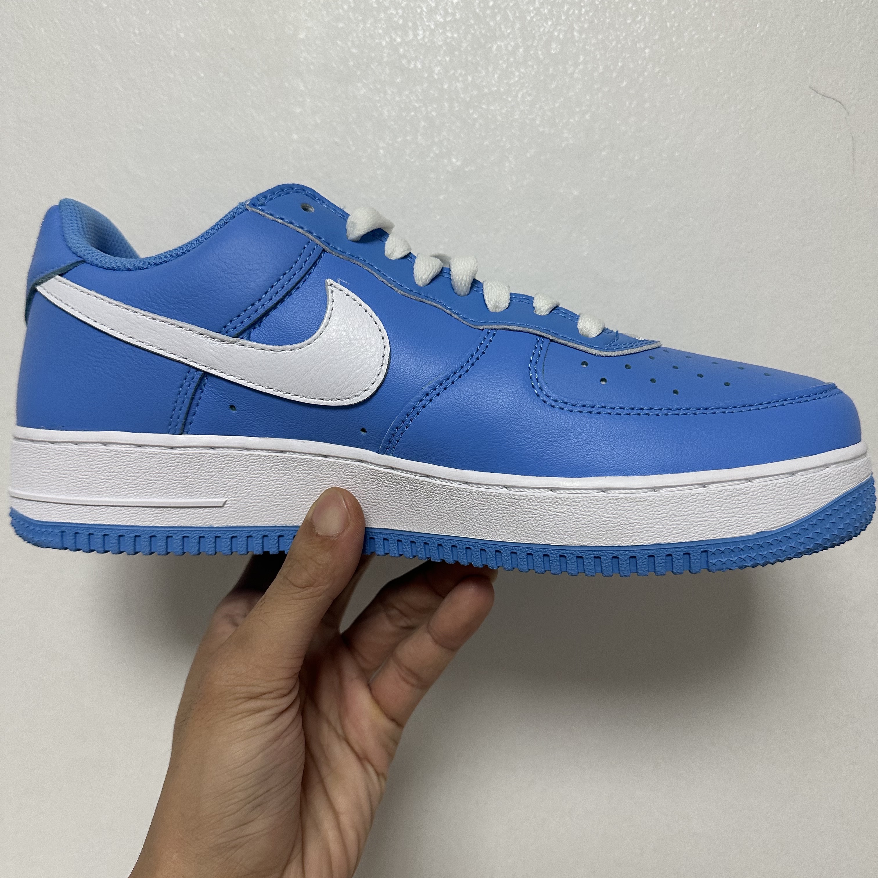 Nike Air Force 1 Low Retro Color of the Month University Blue 착용 스타일 - 2