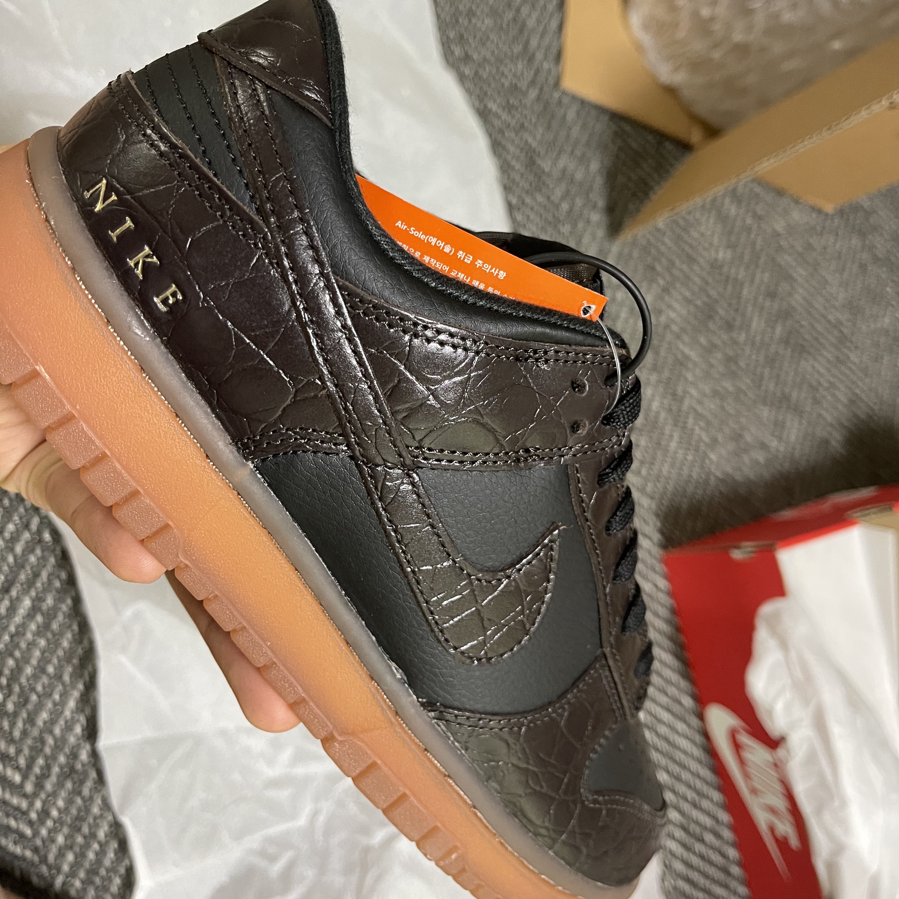 Nike Dunk Low SE Velvet Brown and Black 착용 스타일