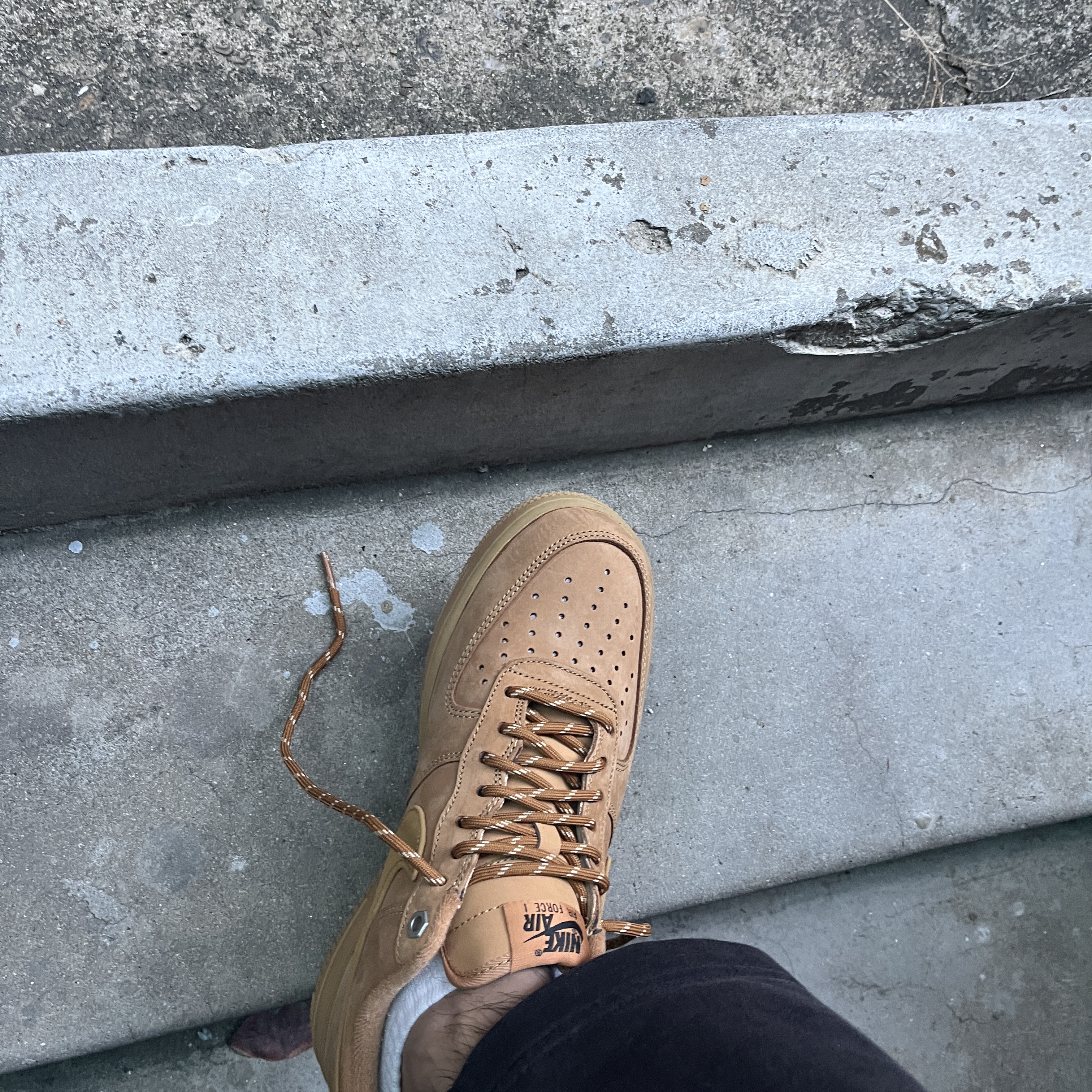 Nike Air Force 1 '07 WB Flax 착용 스타일 - 2