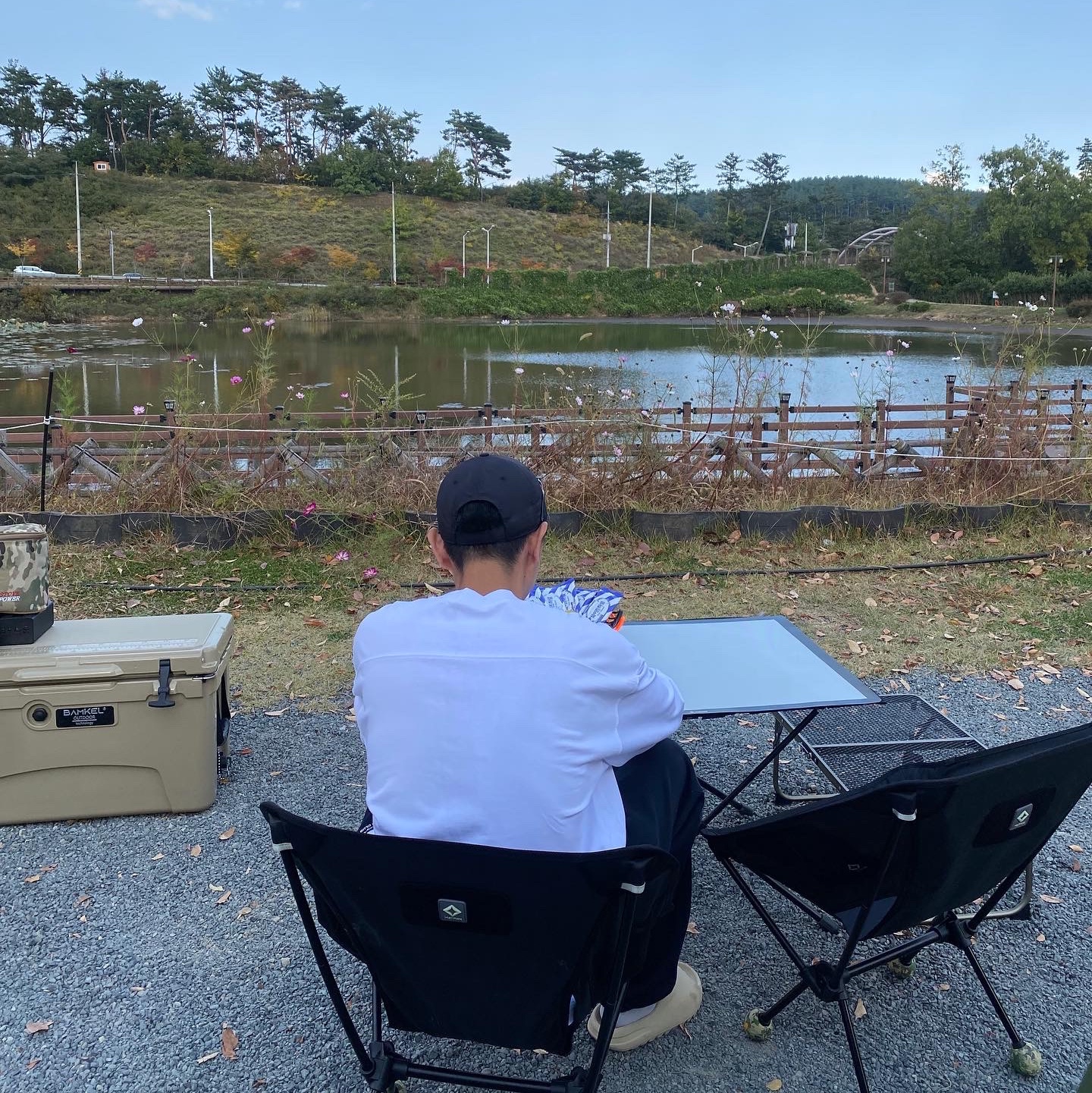 Helinox Tactical Chair L Black, Helinox Tactical Table L Black 착용 스타일
