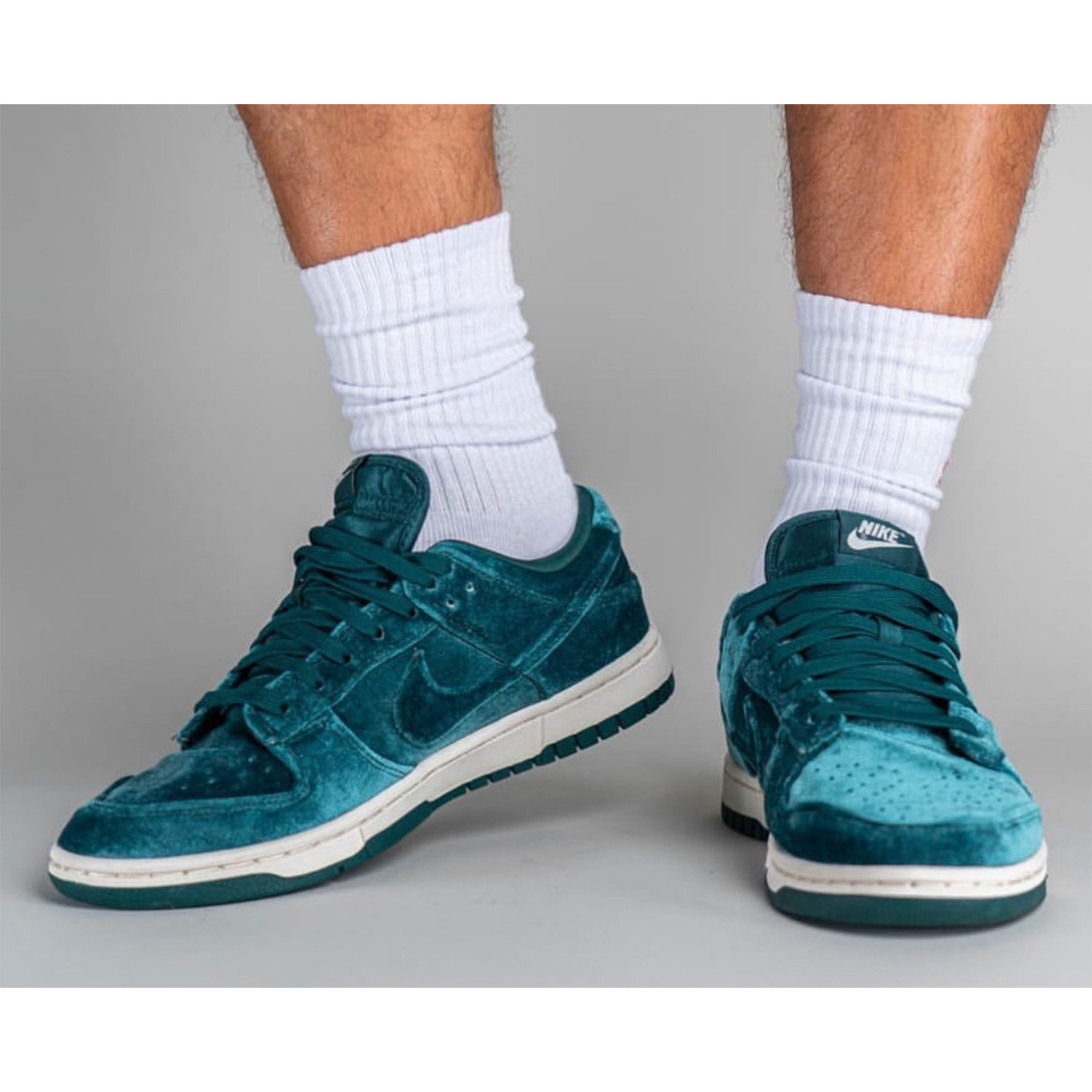 (W) Nike Dunk Low Atomic Teal 착용 스타일 - 3