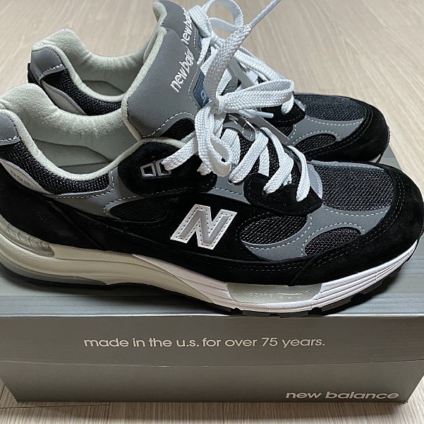 New Balance 992 Made in USA Black Grey 착용 스타일