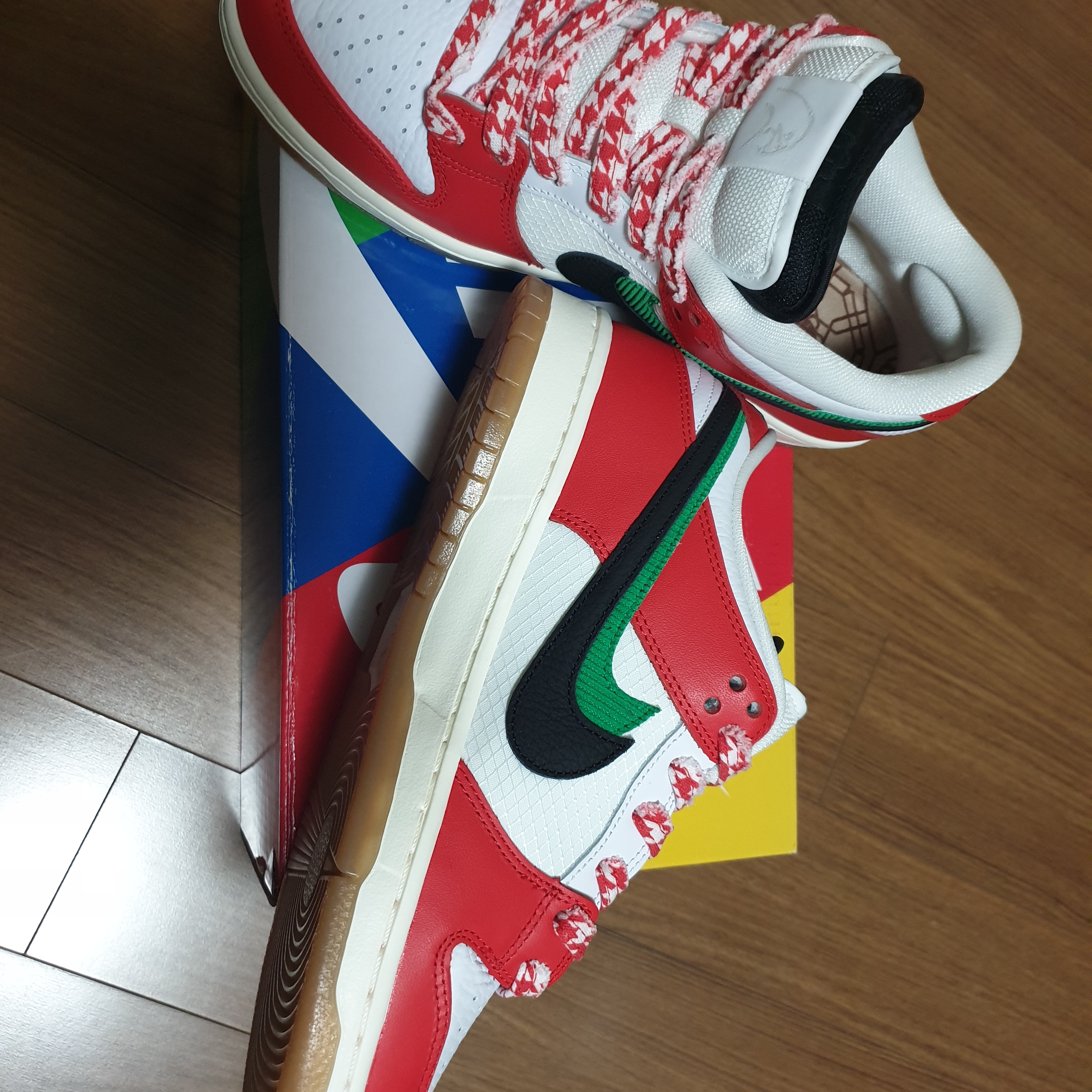 Jordan 1 x Travis Scott x Fragment Retro Low OG SP Military Blue, Nike x Frame Skate SB Dunk Low Pro Habibi 착용 스타일 - 3