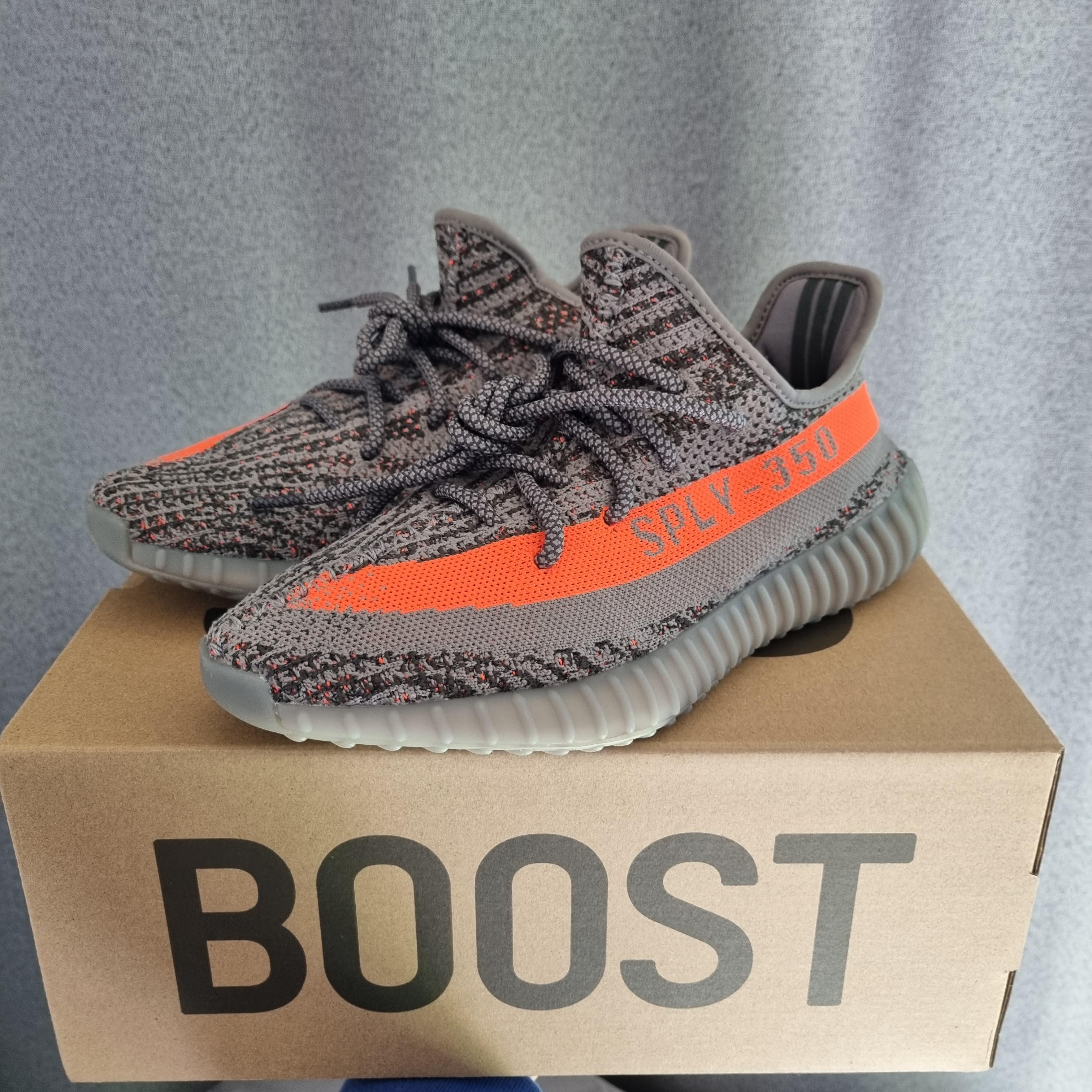 Adidas Yeezy Boost 350 V2 Beluga - Reflective 착용 스타일