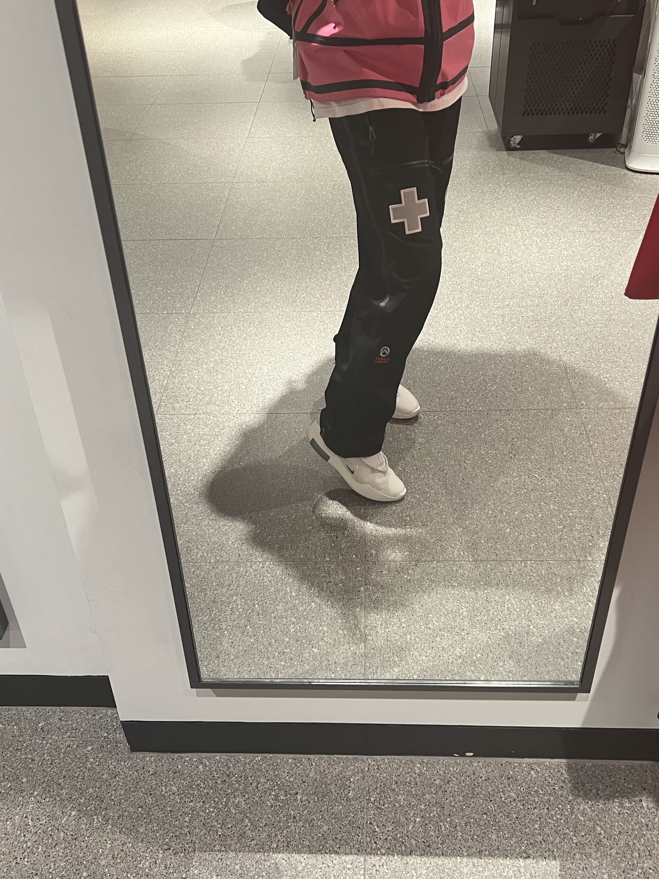 Nike x Fear of God Air Fear of God 1 Light Bone, Supreme x The North Face Summit Series Rescue Mountain Pants Black - 22SS 착용 스타일 - 4