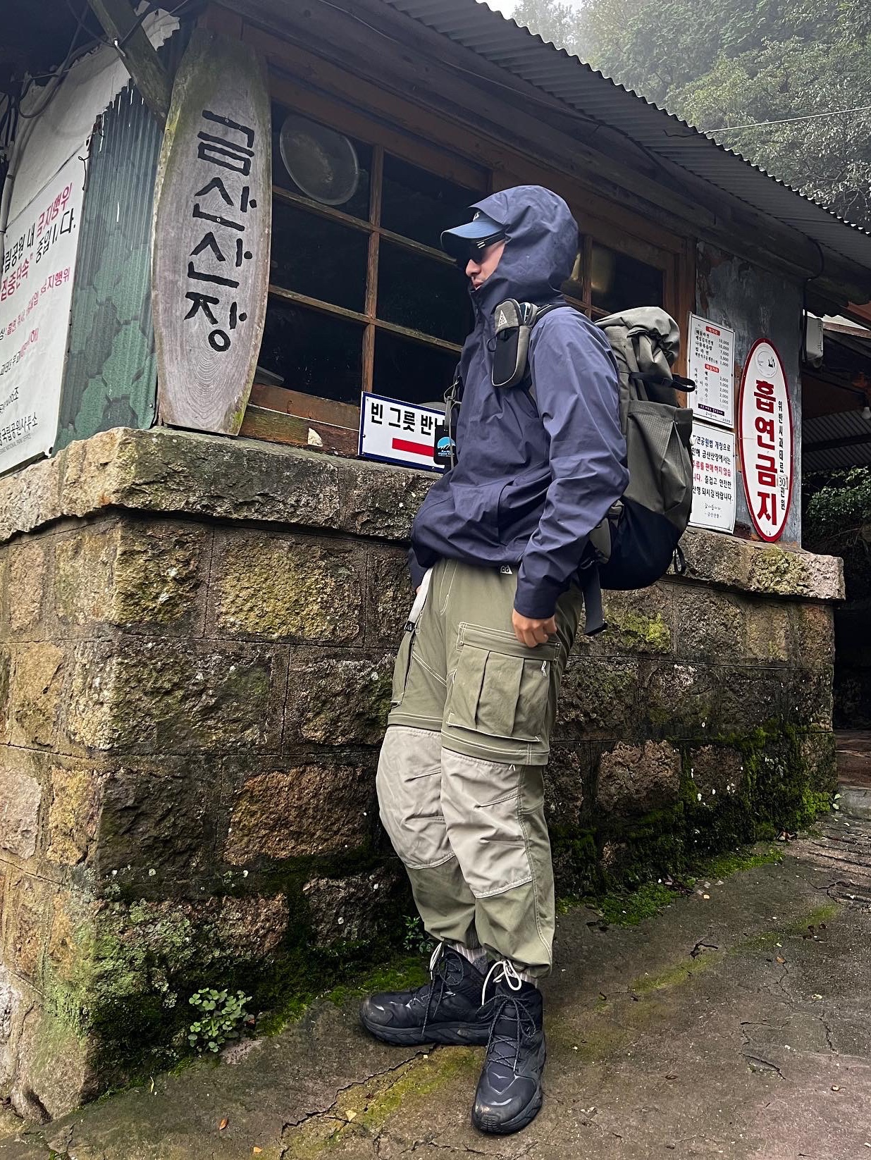 Nike ACG Smith Summit Cargo Pants Medium Olive - Asia, Hoka Kaha Gore-Tex Black Phantom 착용 스타일