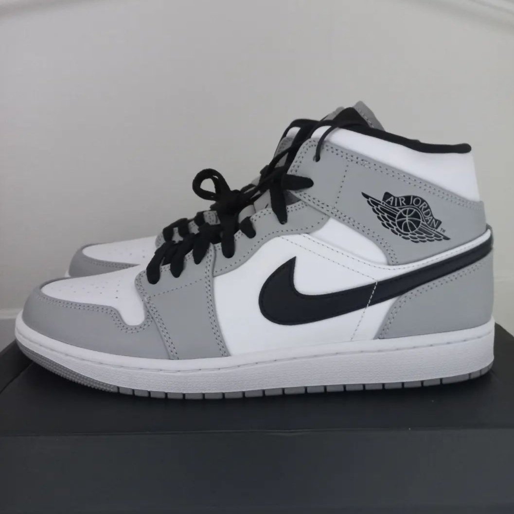 Jordan 1 Mid Light Smoke Grey 착용 스타일