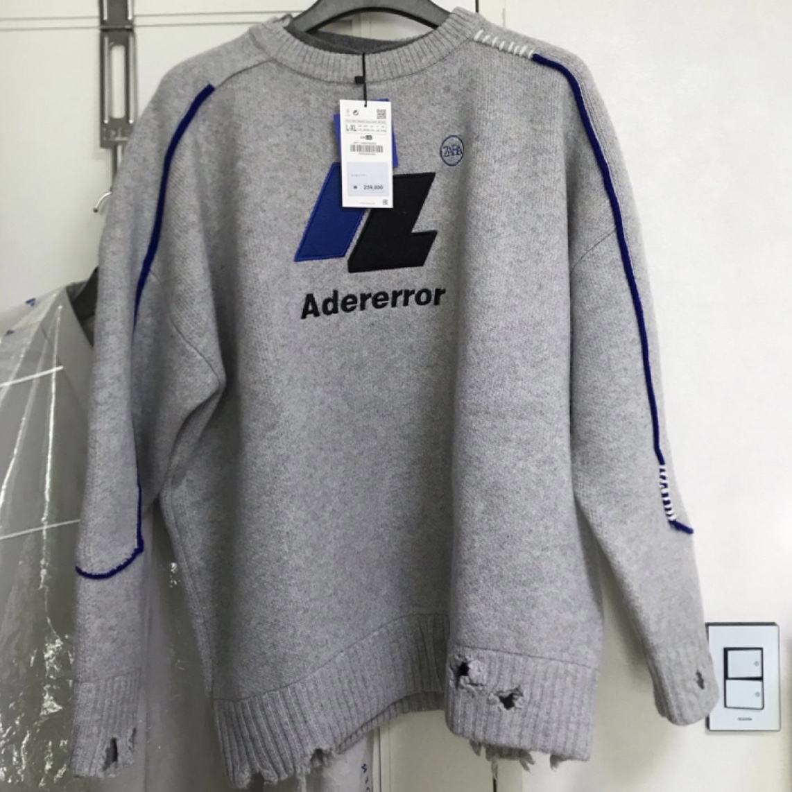 Zara x Ader Error Oversize Sweater Grey 착용 스타일