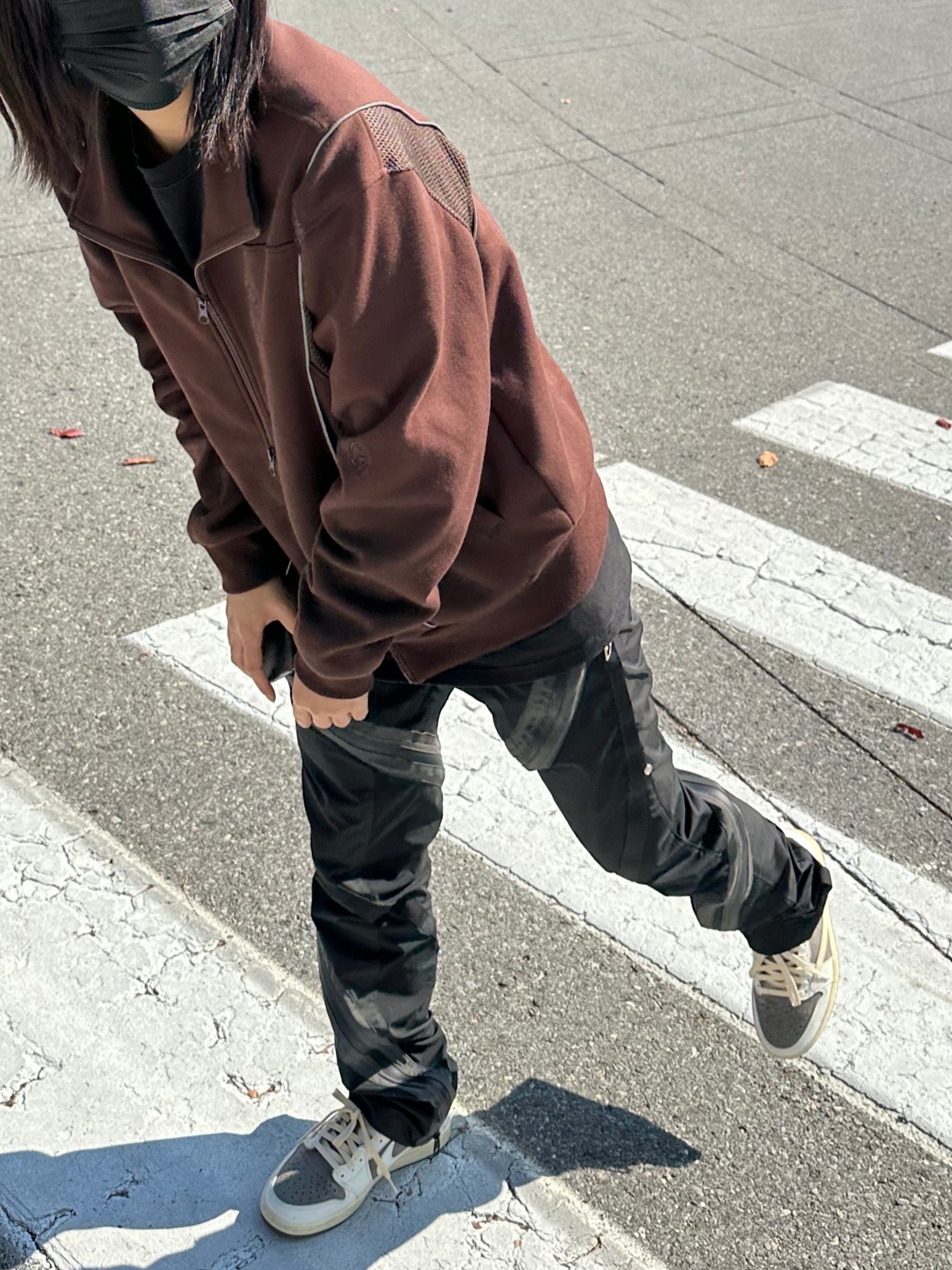 Jordan 1 x Travis Scott Retro Low OG SP Sail and Ridgerock, Casetify x Darkr8m Studio Tape Impact Galaxy Case Clear Black 착용 스타일 - 3