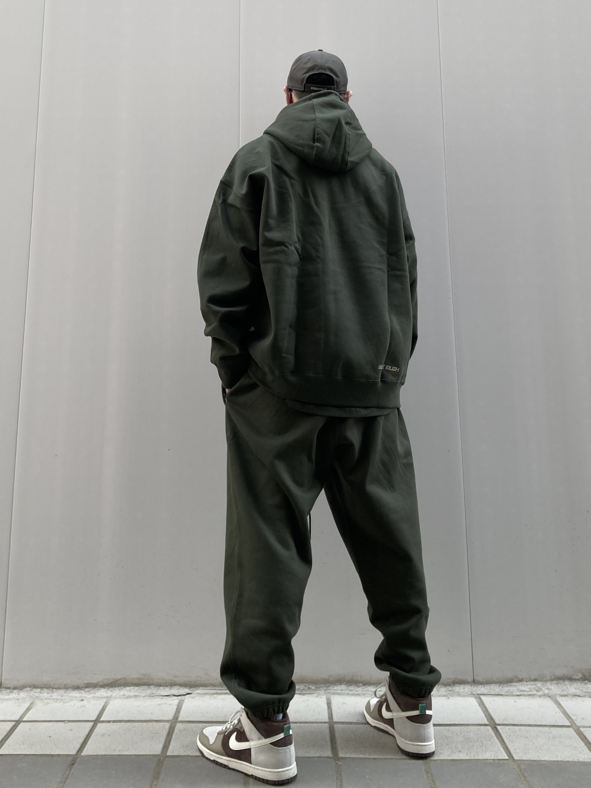 Nike x Billie Eilish NRG Fleece Hoodie Sequoia - Asia, Nike x Billie Eilish NRG Fleece Hoodie Sequoia - US/EU 착용 스타일 - 4