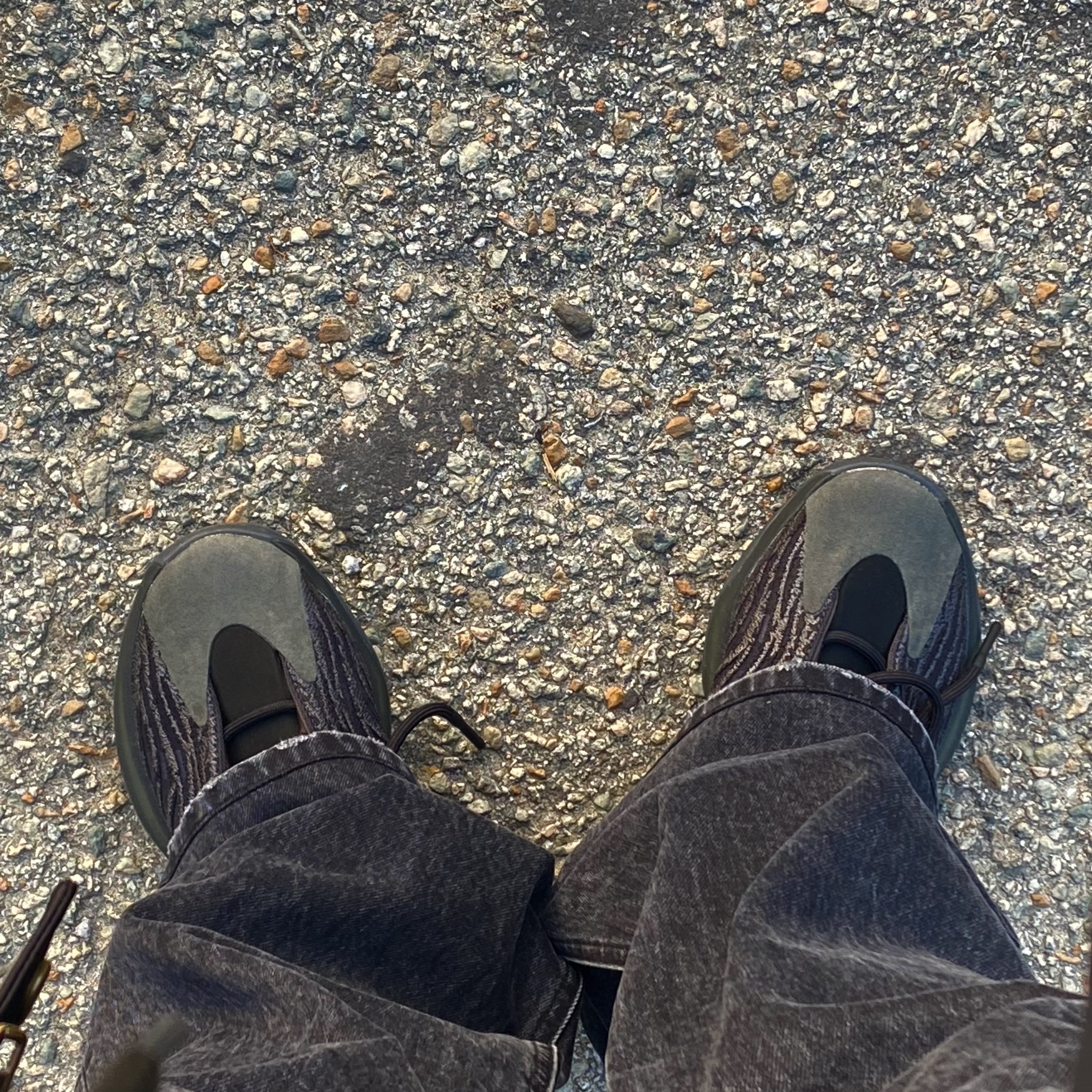Adidas Yeezy QNTM Onyx 착용 스타일