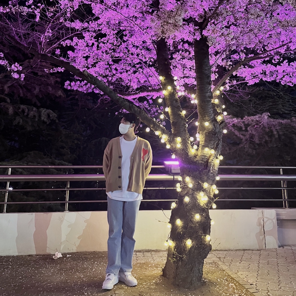 AMI de Coeur Oversize Cardigan Beige, Nike x Peaceminusone Kwondo1 White 착용 스타일