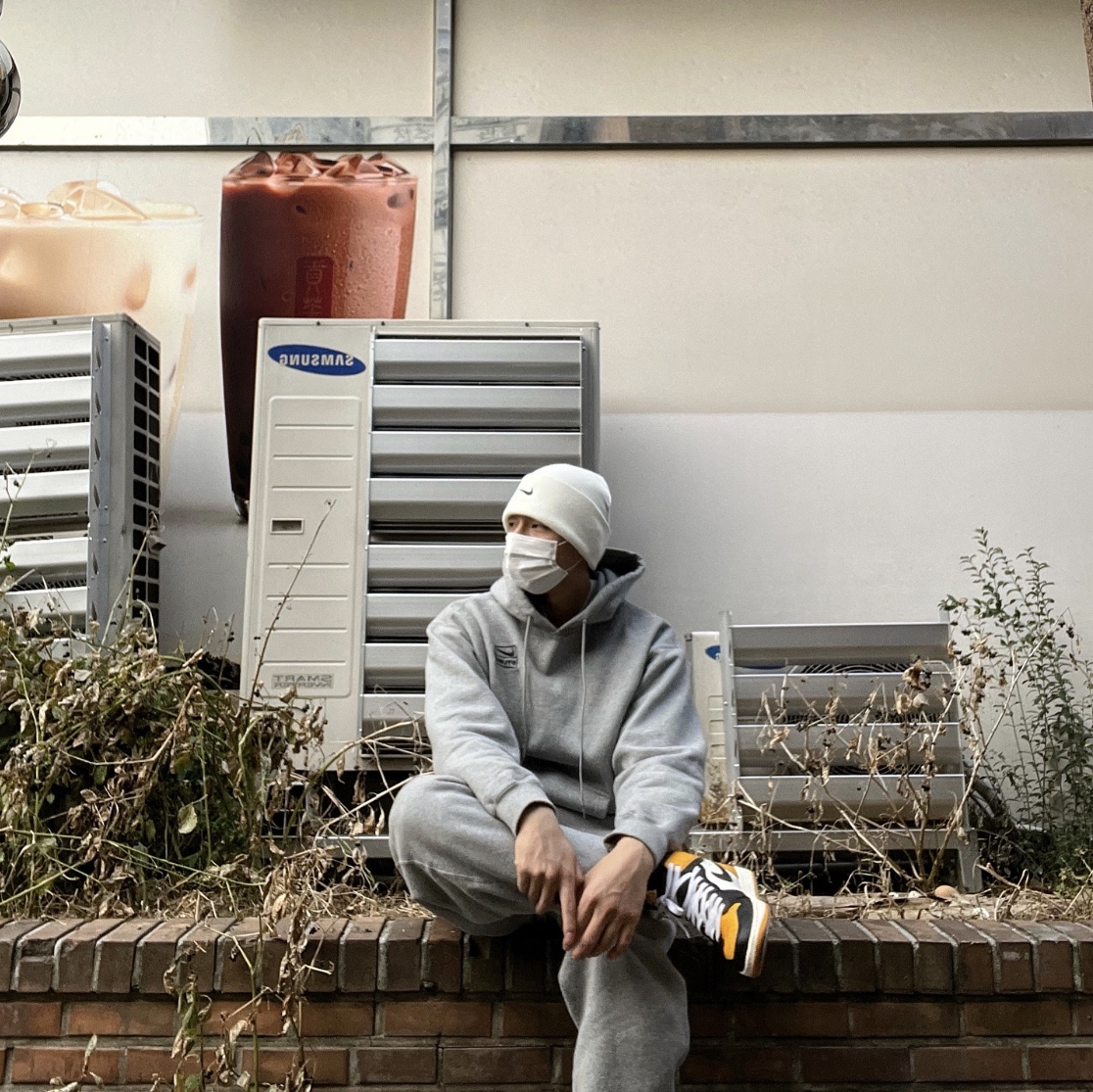 Jordan 1 Retro High OG Taxi, Nike x Stussy NRG RA Pullover Hoodie Dark Grey Heather (DJ9488-063) 착용 스타일