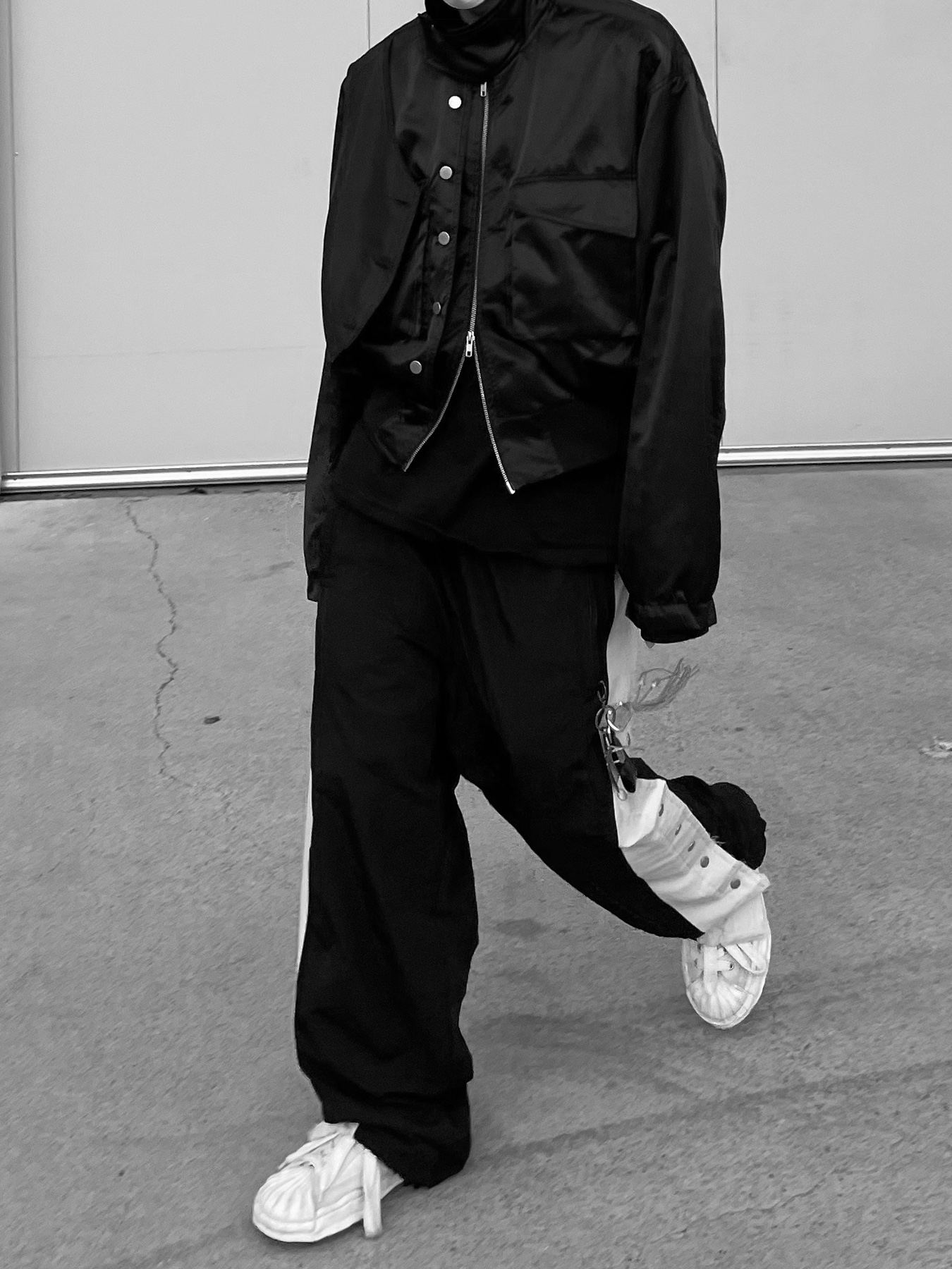 Maison Mihara Yasuhiro Blakey OG STC Sole Paper Like Leather Low-top Sneakers White, Maison Mihara Yasuhiro Blakey OG STC Sole OD Canvas Low-top Sneakers White 착용 스타일 - 2