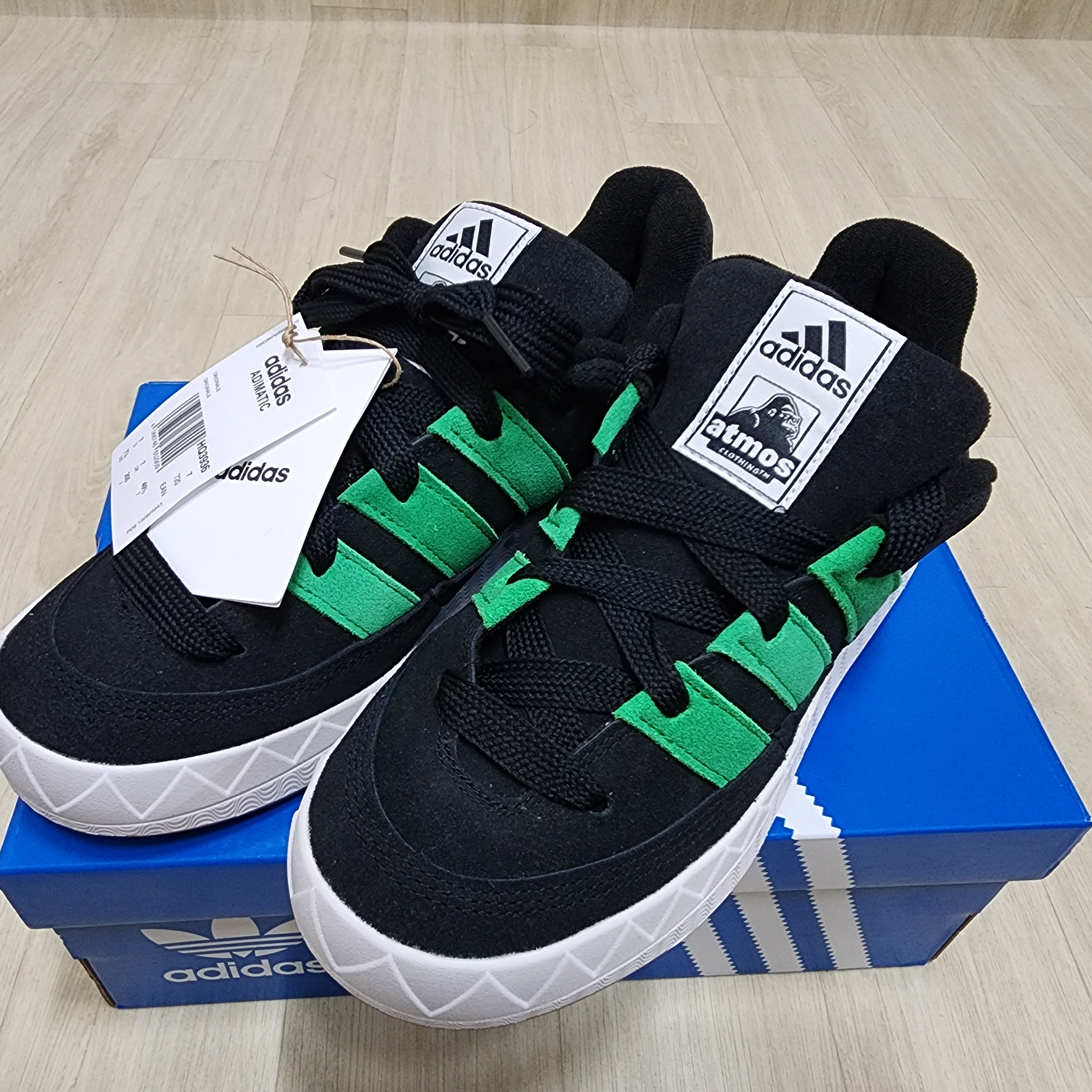 Adidas x Atmos x XLarge Adimatic Core Black Green 착용 스타일 - 1