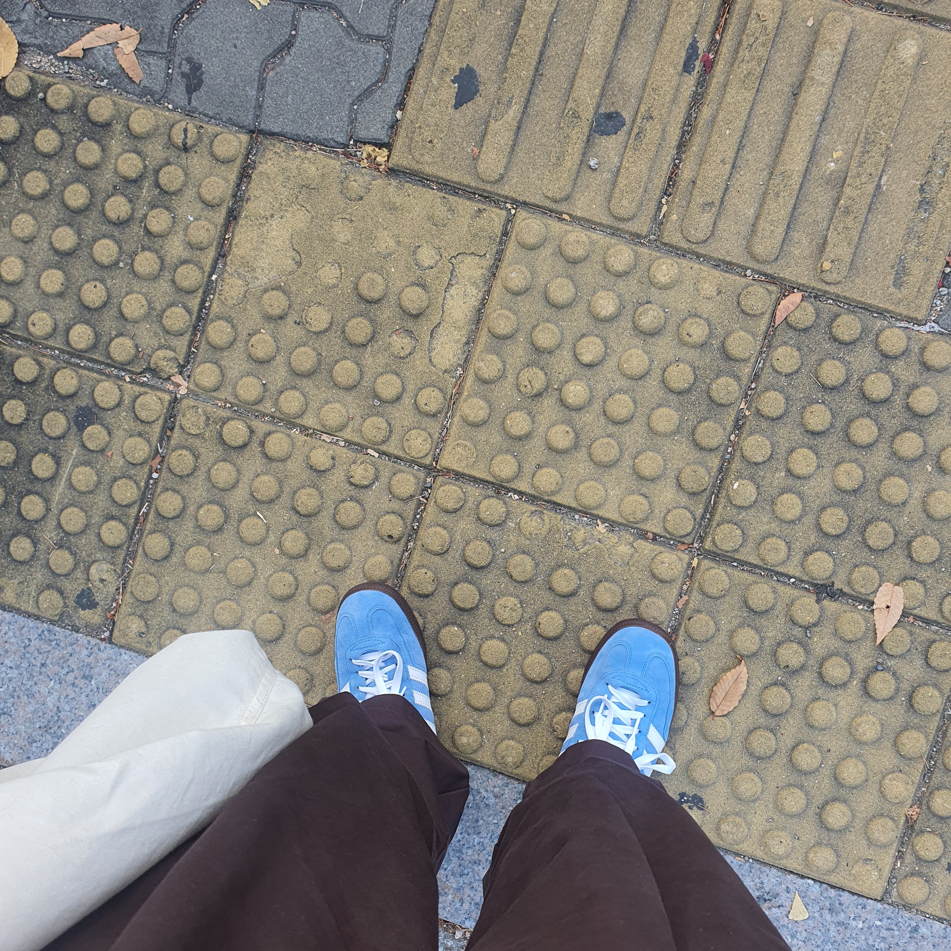 Adidas Spezial Handball Light Blue 착용 스타일