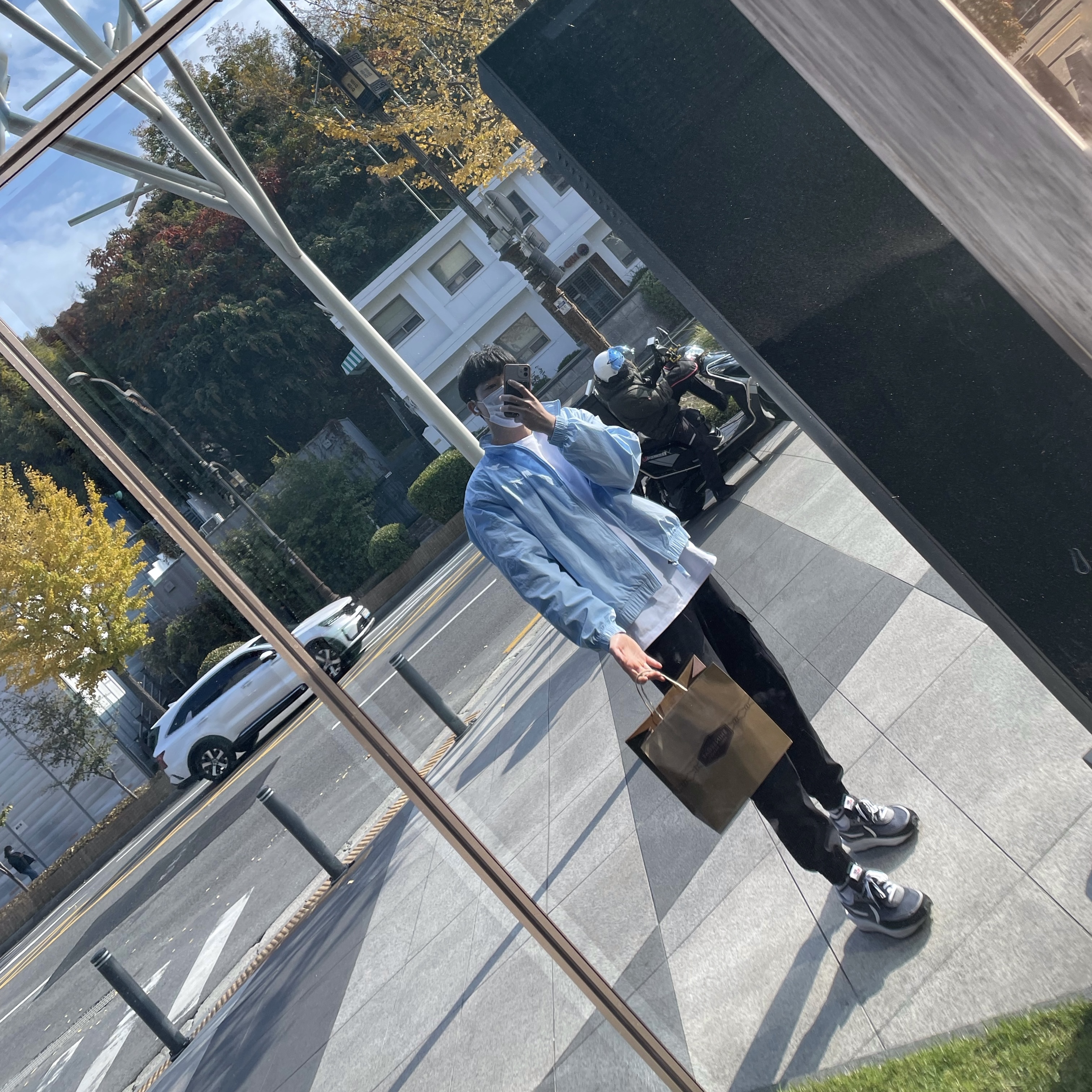 Nike NRG Solo Swoosh Woven Track Jacket Celestine Blue - Asia, Nike x Sacai LDWaffle Black 착용 스타일