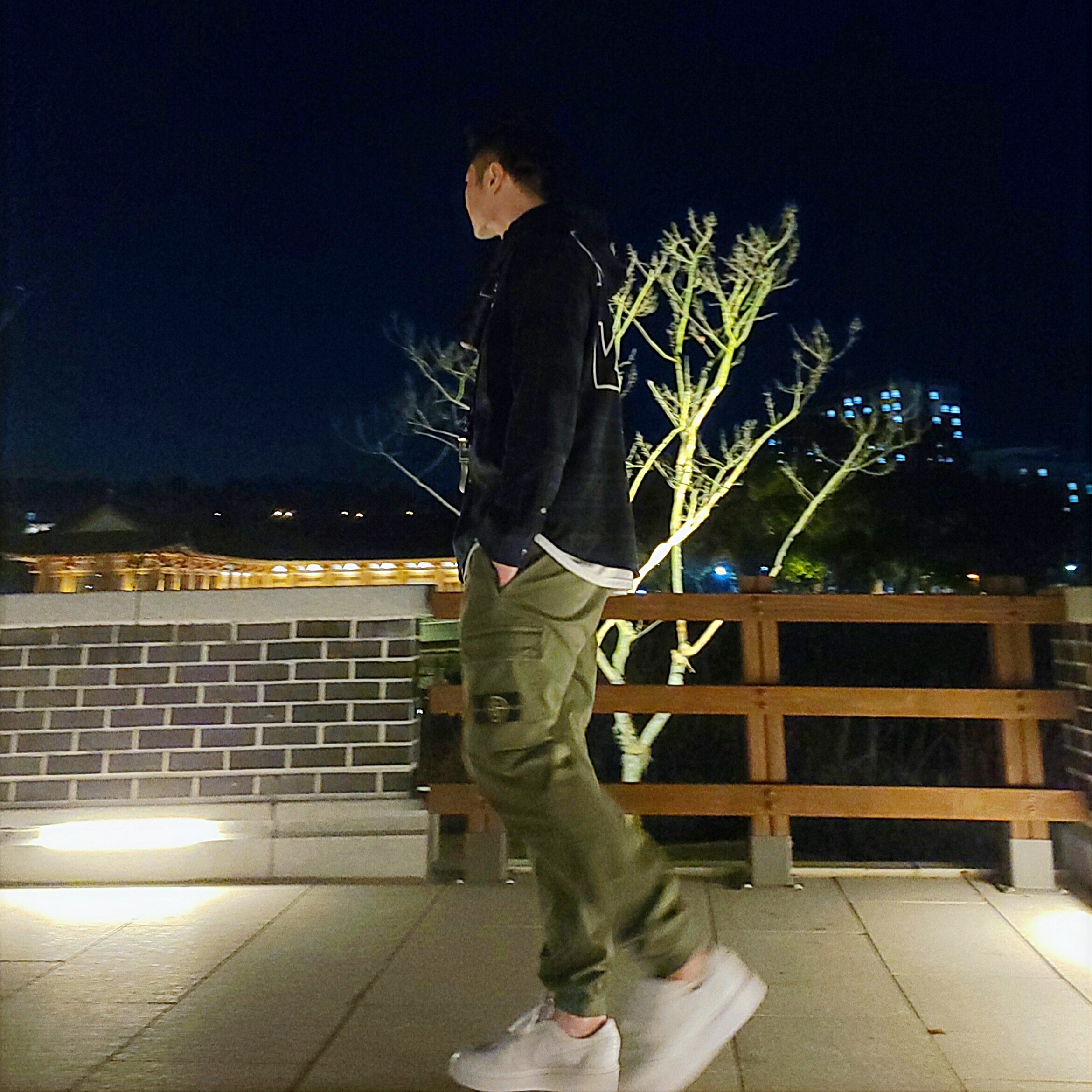 Nike x Peaceminusone Kwondo1 White, Stone Island 313L1 T.CO+OLD Cargo Pants Olive Green - 22FW 착용 스타일 - 3