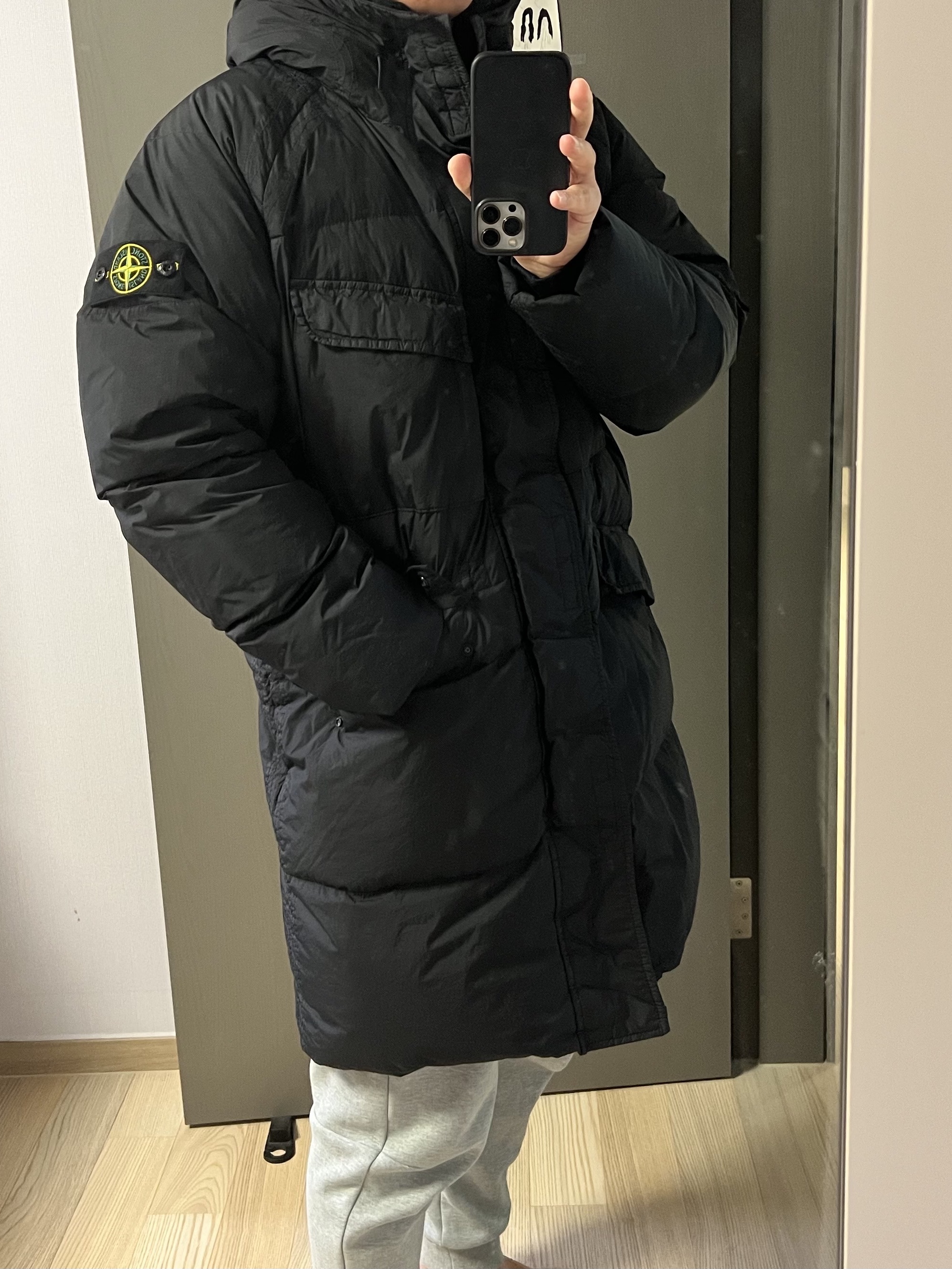 Stone Island 70123 Crinkle Reps Hooded Long Down Jacket Black - 22FW 착용 스타일