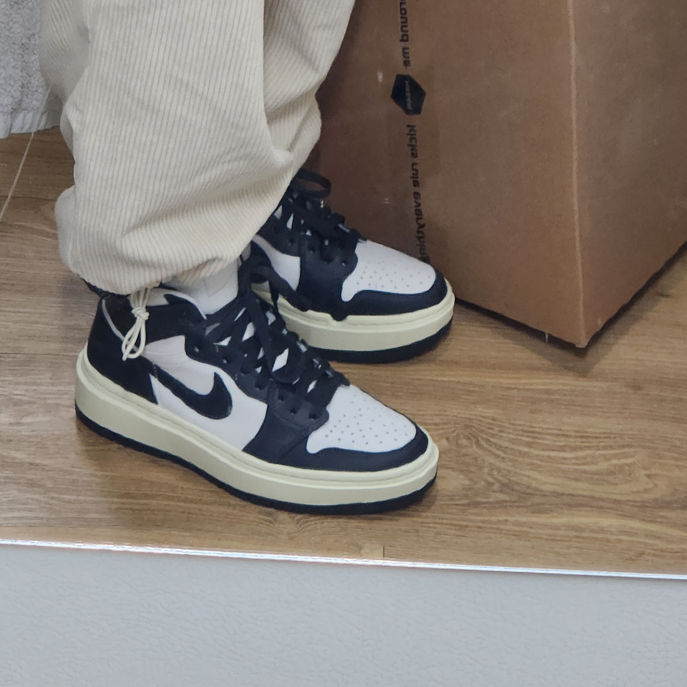 (W) Jordan 1 Elevate High Dark Ash 착용 스타일