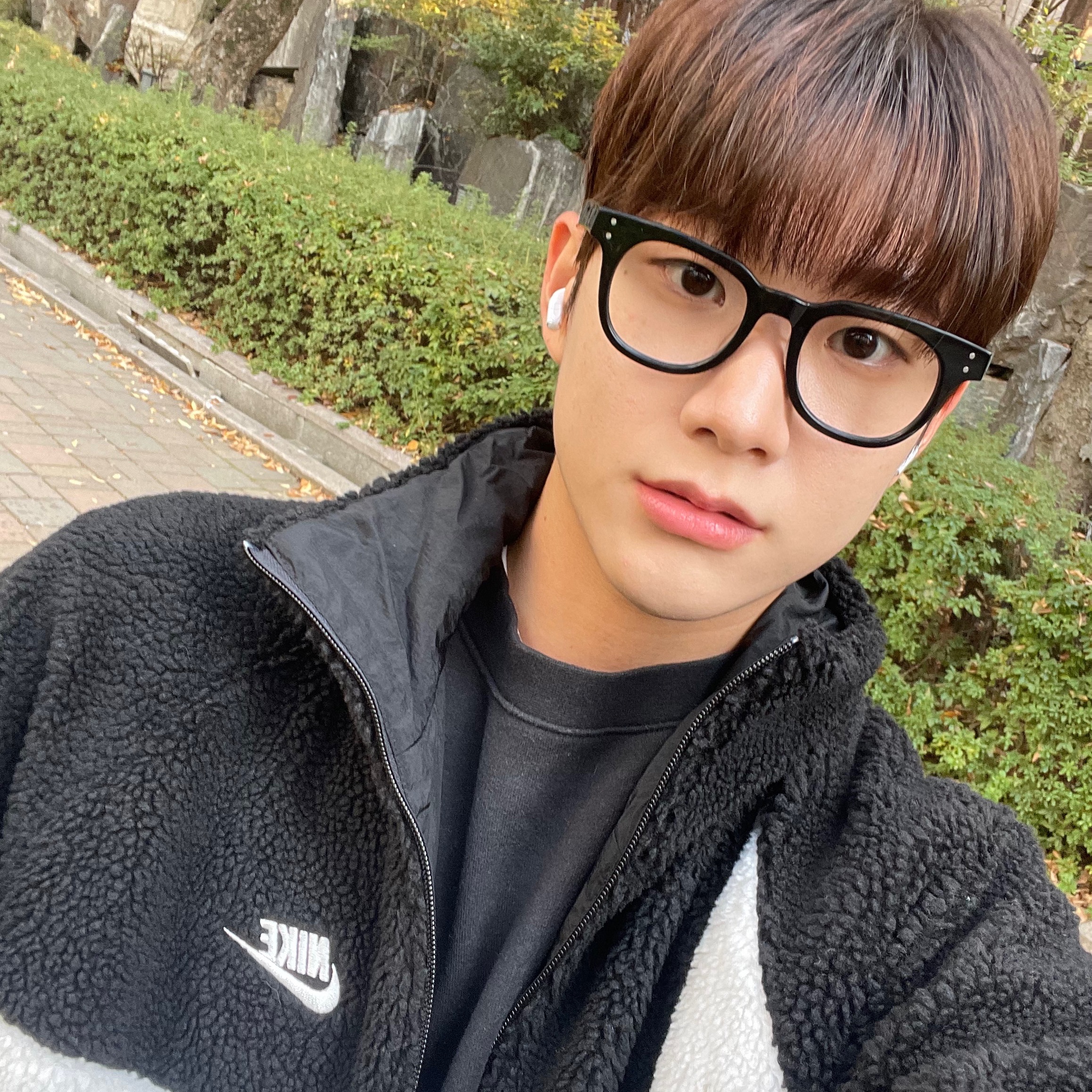 Nike Big Swoosh Full Zip Jacket Black Sail 착용 스타일 - 3
