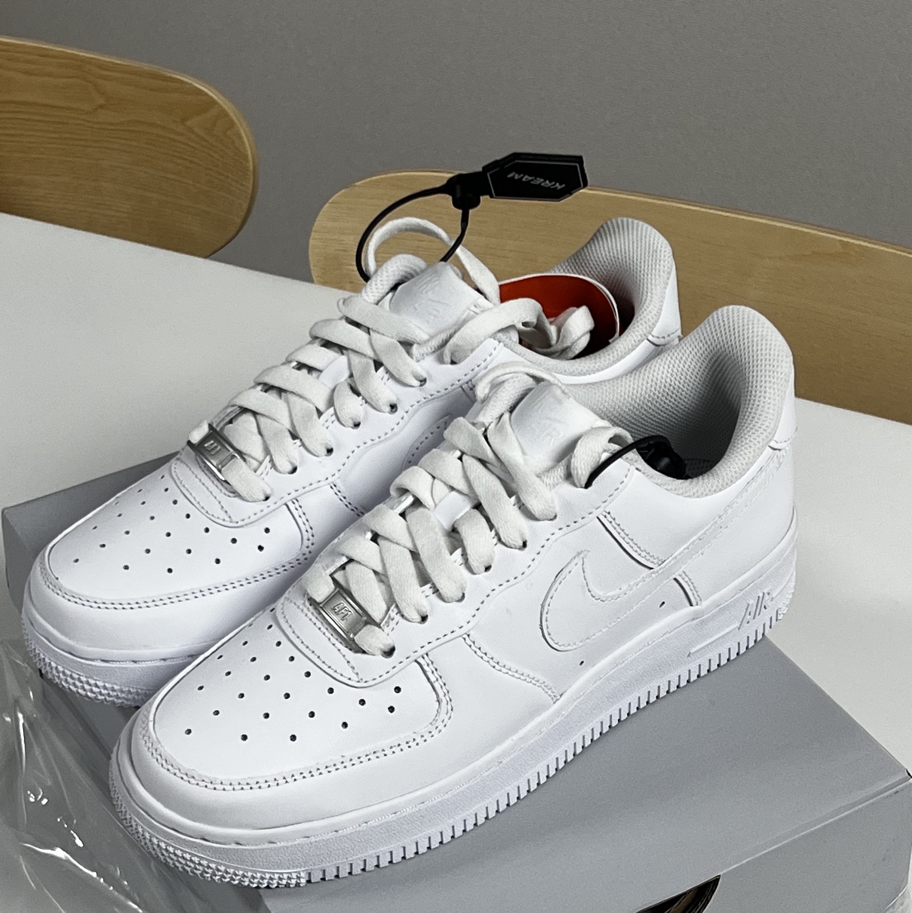 Nike Air Force 1 '07 Low White, (W) Nike Air Force 1 '07 Low White 착용 스타일 - 1