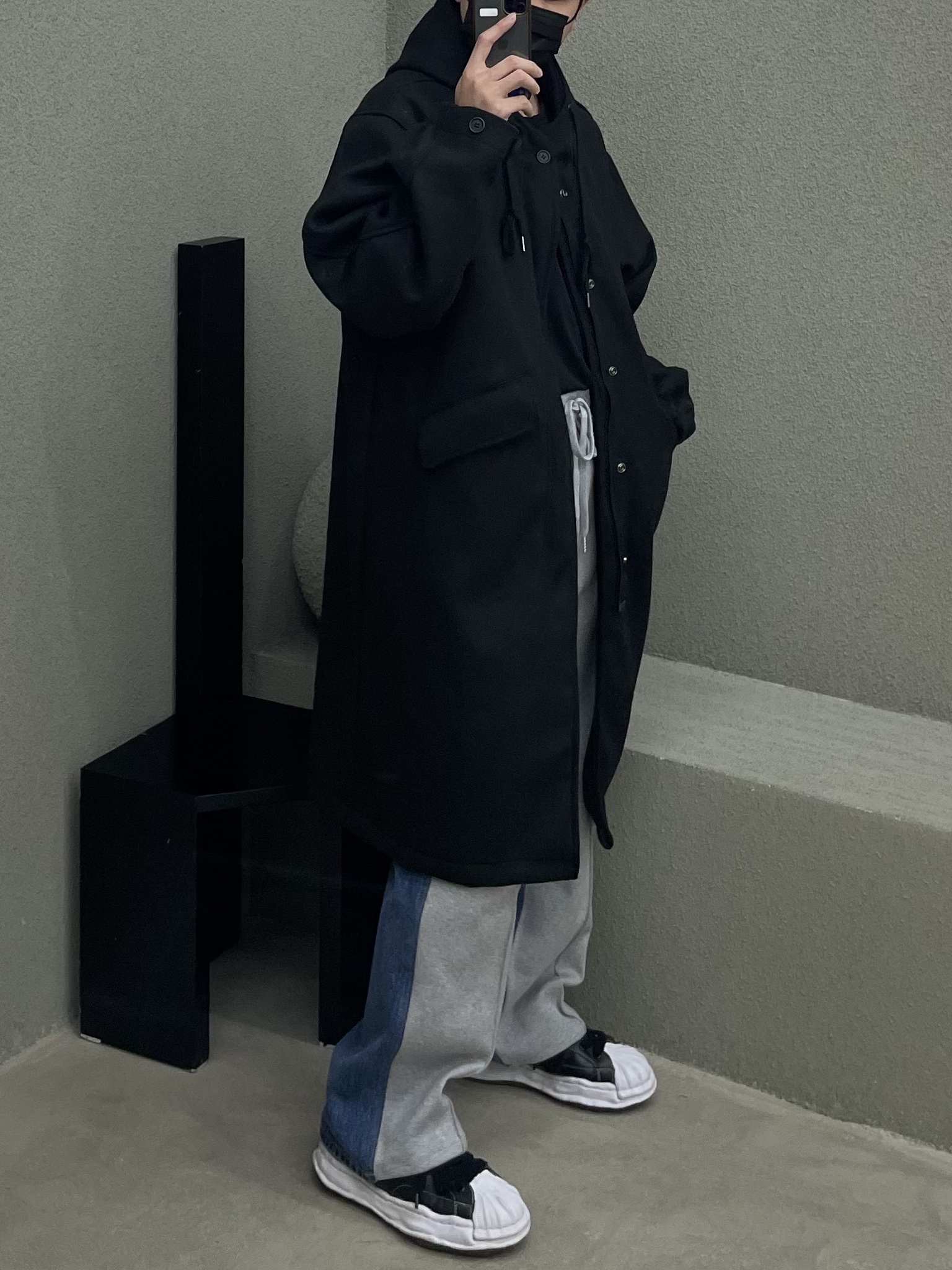 Maison Mihara Yasuhiro Blakey OG Sole Leather Low-top Sneakers Black 착용 스타일 - 3