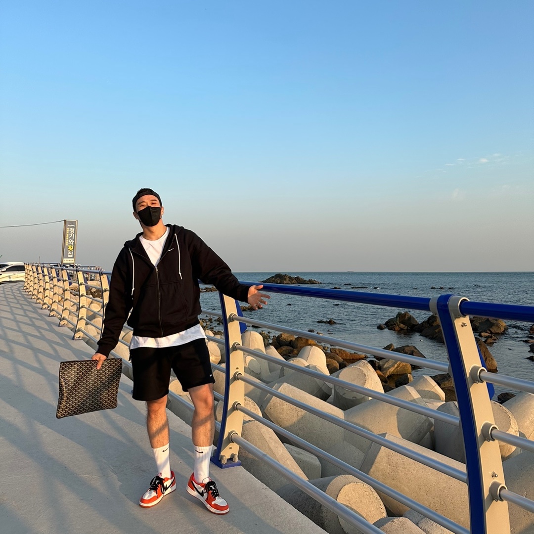 Nike NRG Solo Swoosh Full Zip Hoodie Black - Asia, Nike NRG Solo Swoosh Fleece Shorts Black - Asia 착용 스타일
